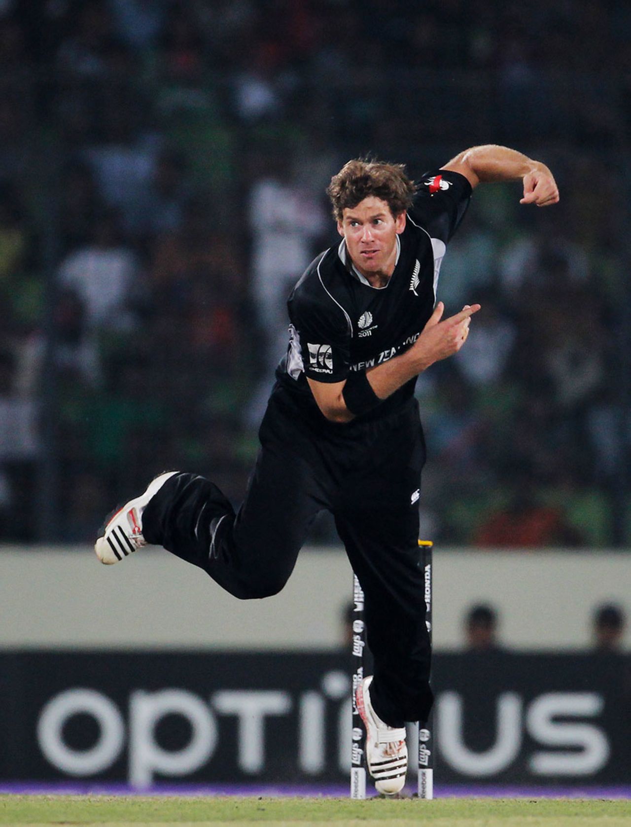 Jacob Oram got Graeme Smith for 28, New Zealand v South Africa, 3rd quarter-final, Mirpur, World Cup 2011, March 25, 2011