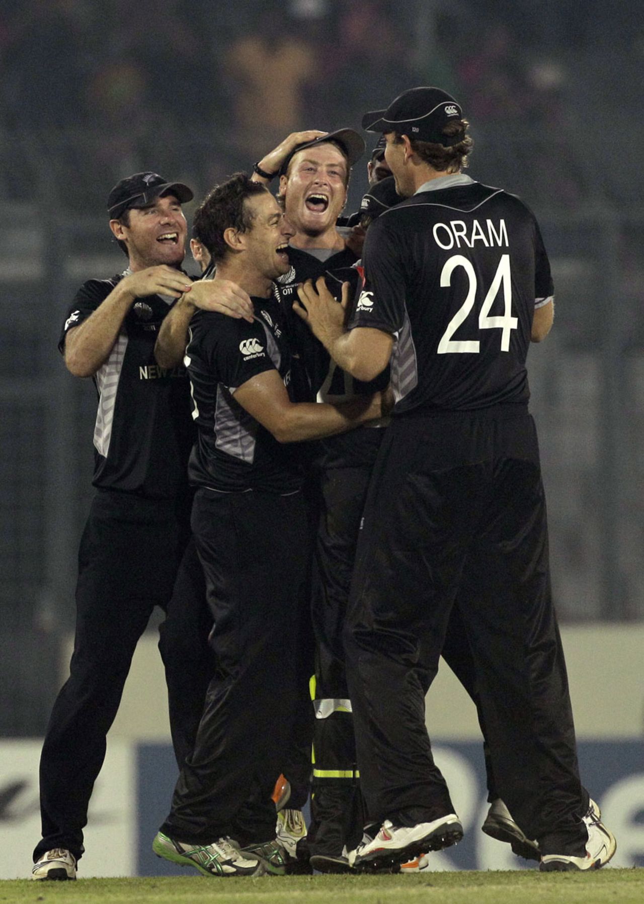 New Zealand are ecstatic after running out AB de Villiers, New Zealand v South Africa, 3rd quarter-final, Mirpur, World Cup 2011, March 25, 2011
