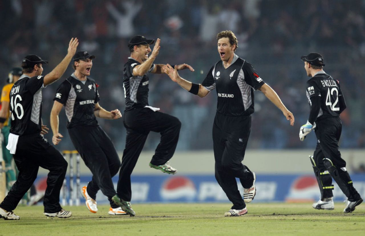 Jacob Oram is congratulated on dismissing Robin Peterson, New Zealand v South Africa, 3rd quarter-final, Mirpur, World Cup 2011, March 25, 2011