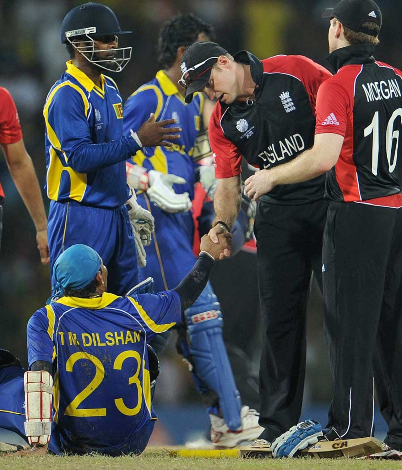 Andrew Strauss congratulated Tillakaratne Dilshan after Sri Lanka's win, Sri Lanka v England, 4th quarter-final, World Cup 2011, Colombo, March 26 2011