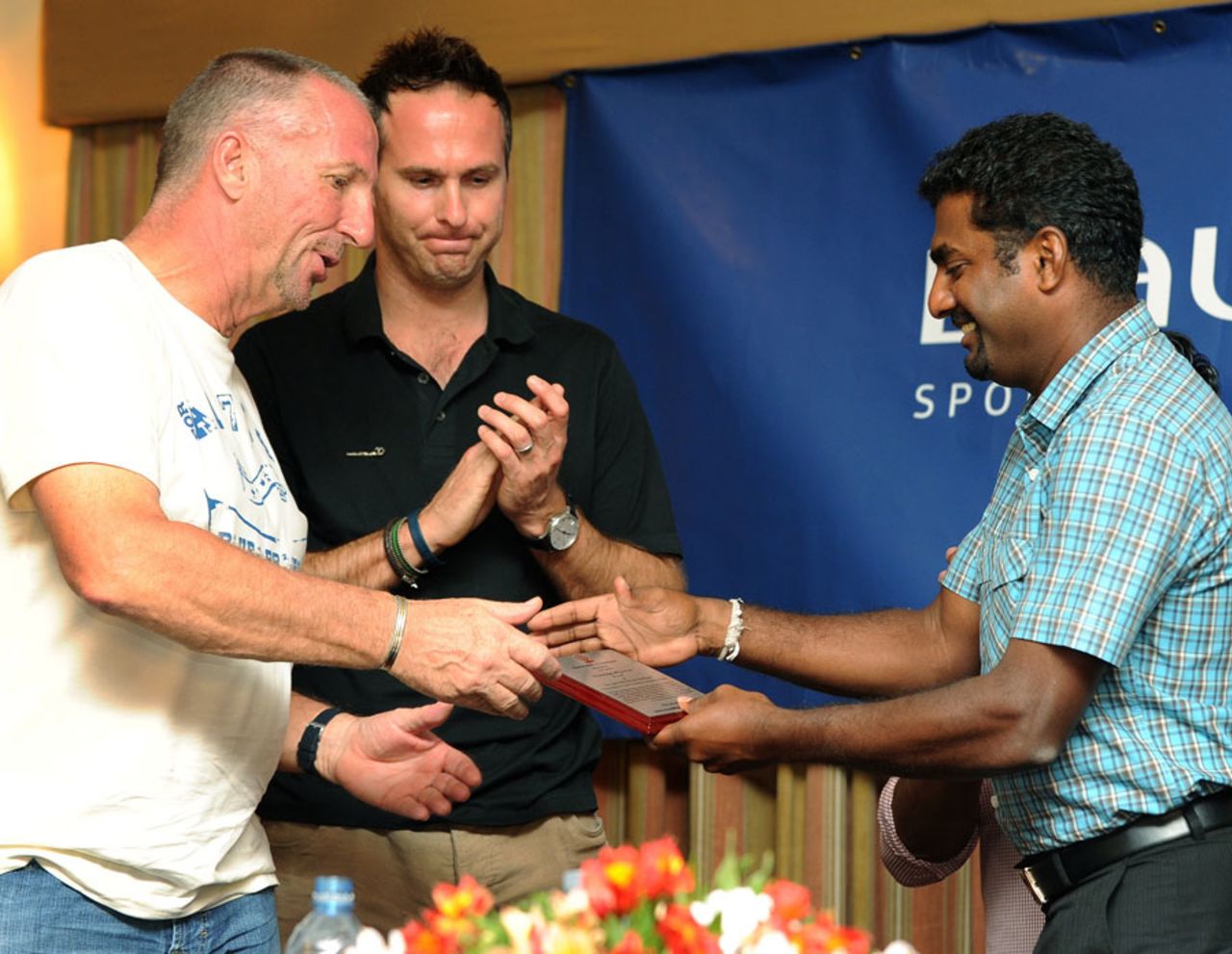 Former England captains Ian Botham and Michael Vaughan felicitate Muttiah Muralitharan, Colombo, March 27, 2011
