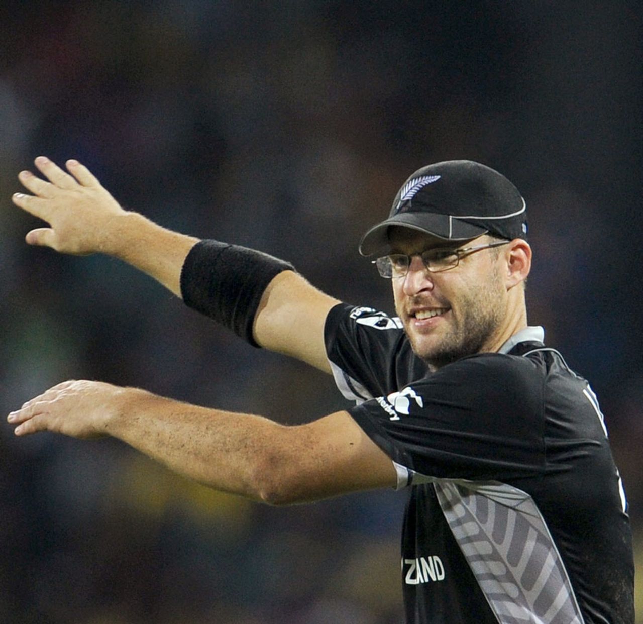 Daniel Vettori alters the field, Sri Lanka v New Zealand, 1st semi-final, World Cup 2011, Colombo, March 29, 2011