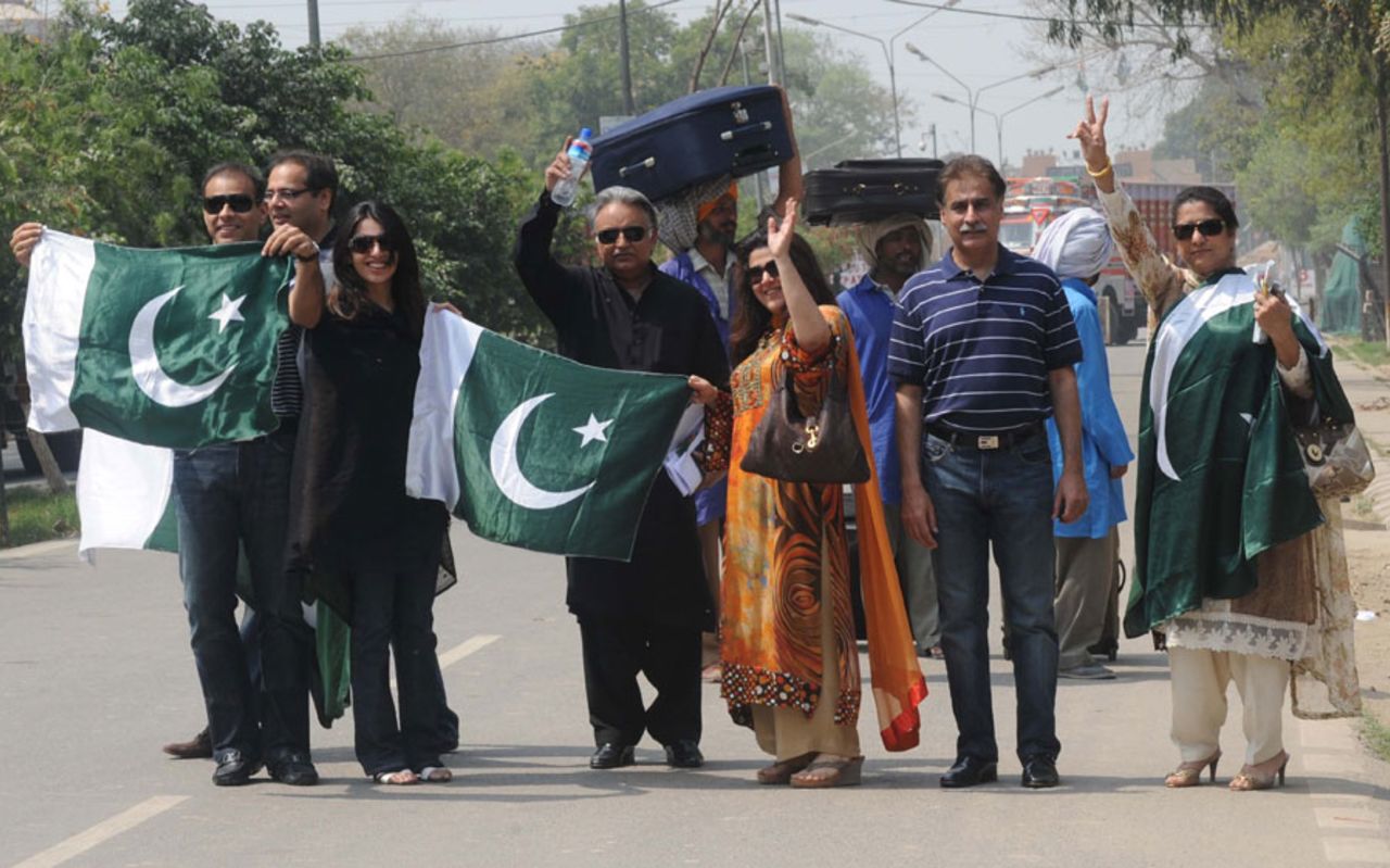 Pakistan fans cross the India-Pakistan border at Wagah, World Cup 2011, March 29, 2011