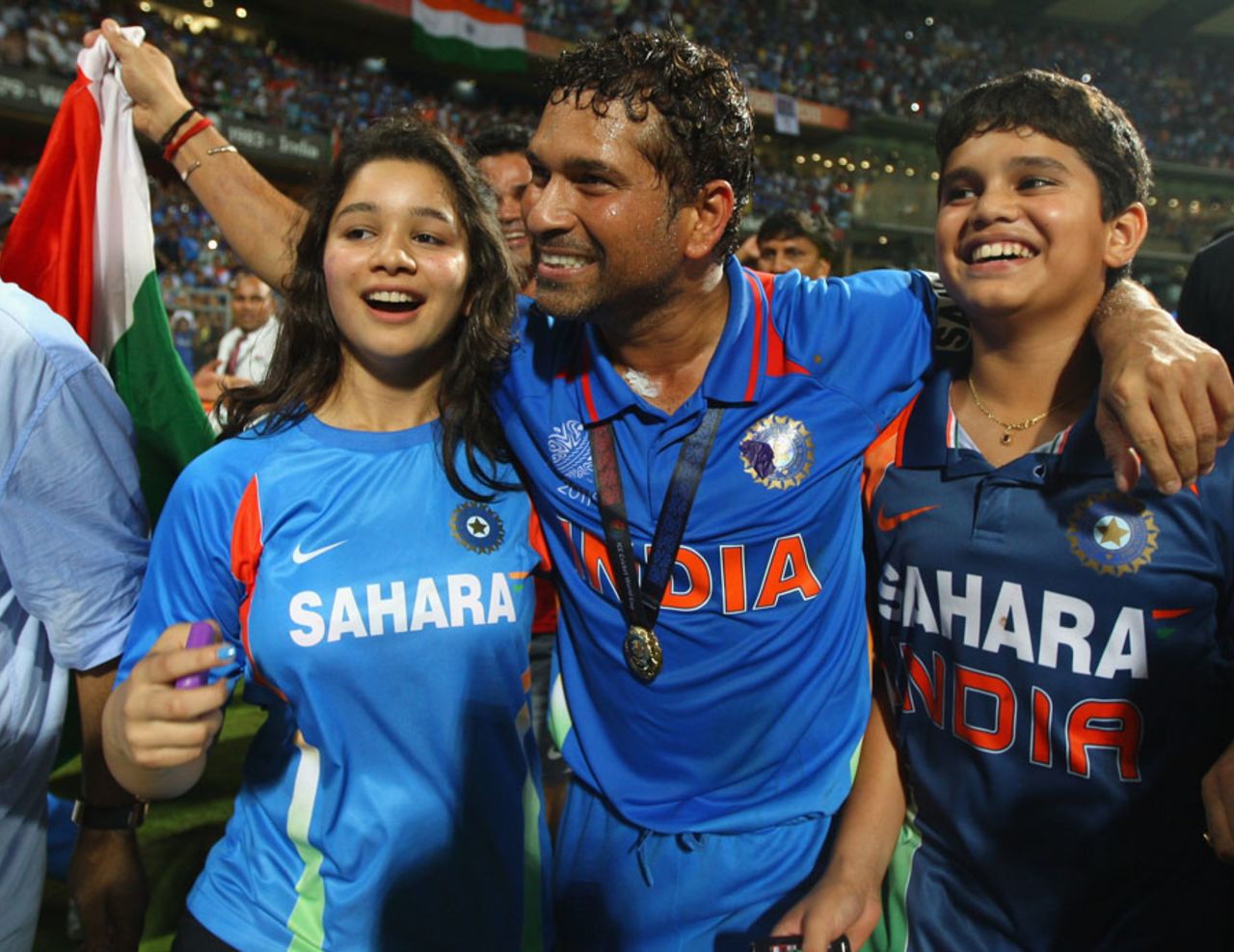Sachin Tendulkar takes a victory lap along with daughter Sara and son Arjun, India v Sri Lanka, final, World Cup 2011, Mumbai, April 2, 2011