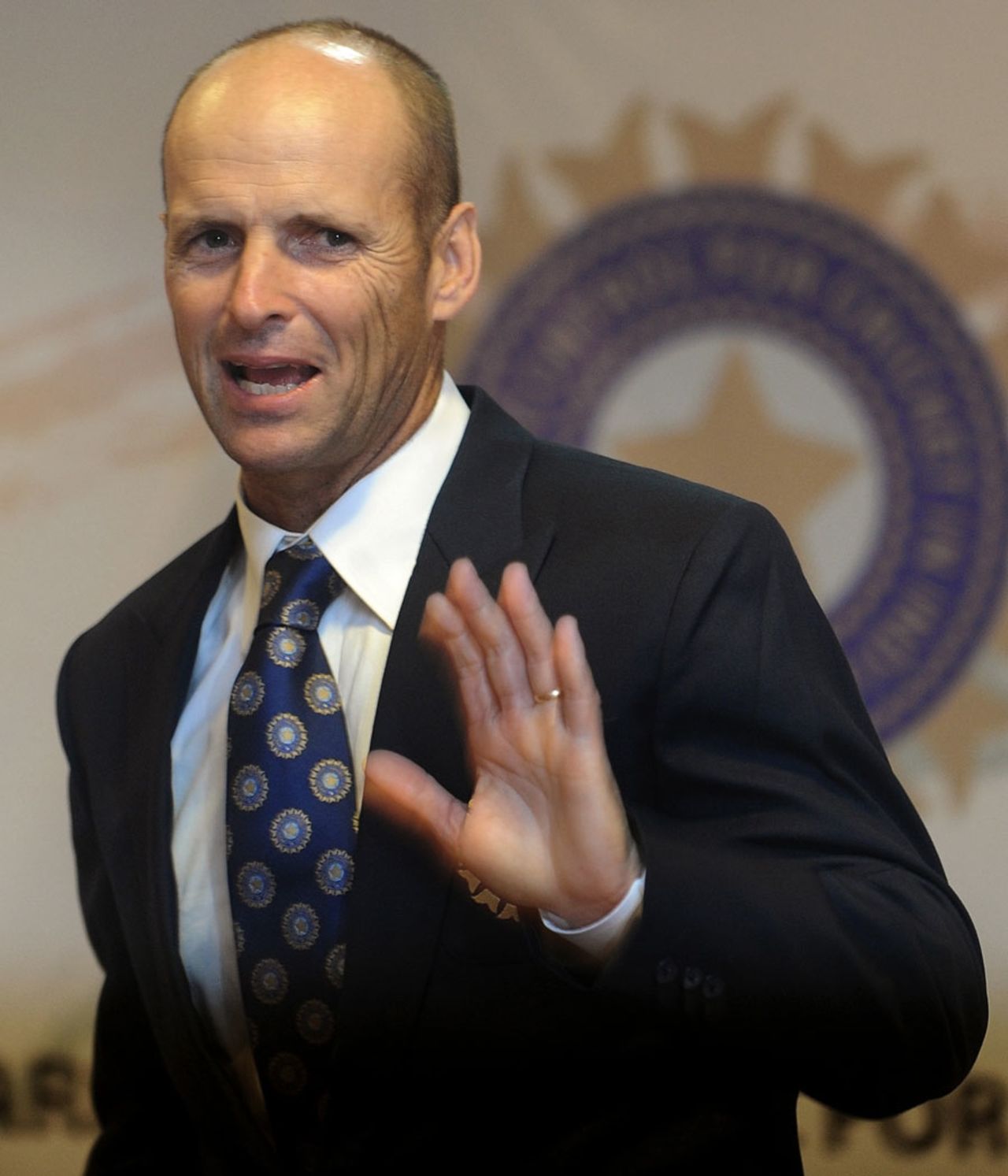 Gary Kirsten addresses a press conference in Mumbai, April 5, 2011