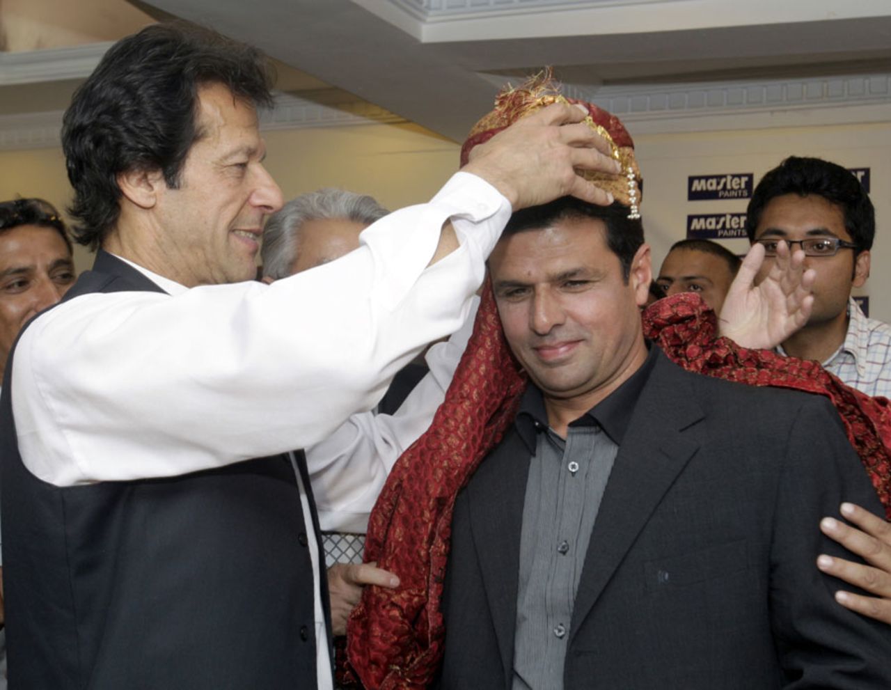 Imran Khan felicitates umpire Aleem Dar, who had a 100 percent track record during the World Cup, Lahore, April 7, 2011