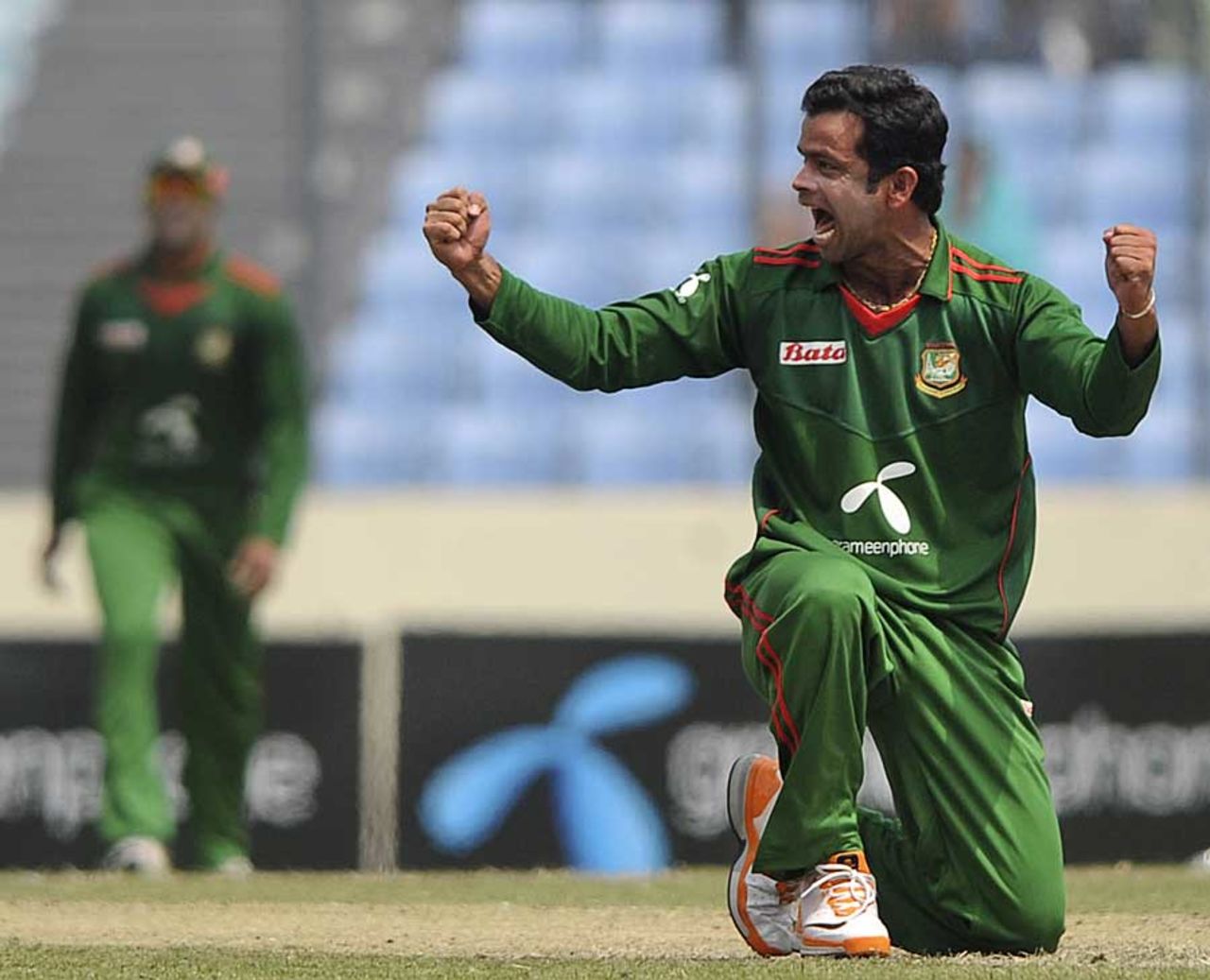 Abdur Razzak exults after taking a wicket, Bangladesh v Australia, 1st ODI, Mirpur, April 9, 2011
