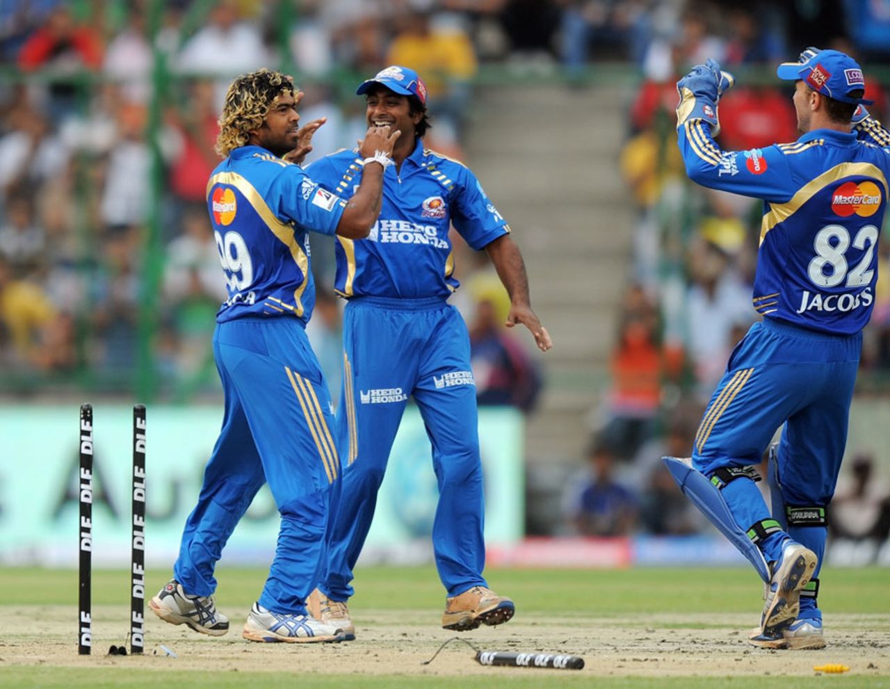 Team-mates congratulate Lasith Malinga after he bowled Unmukt Chand for a duck, Delhi Daredevils v Mumbai Indians, IPL 2011, Kochi, April 10, 2011