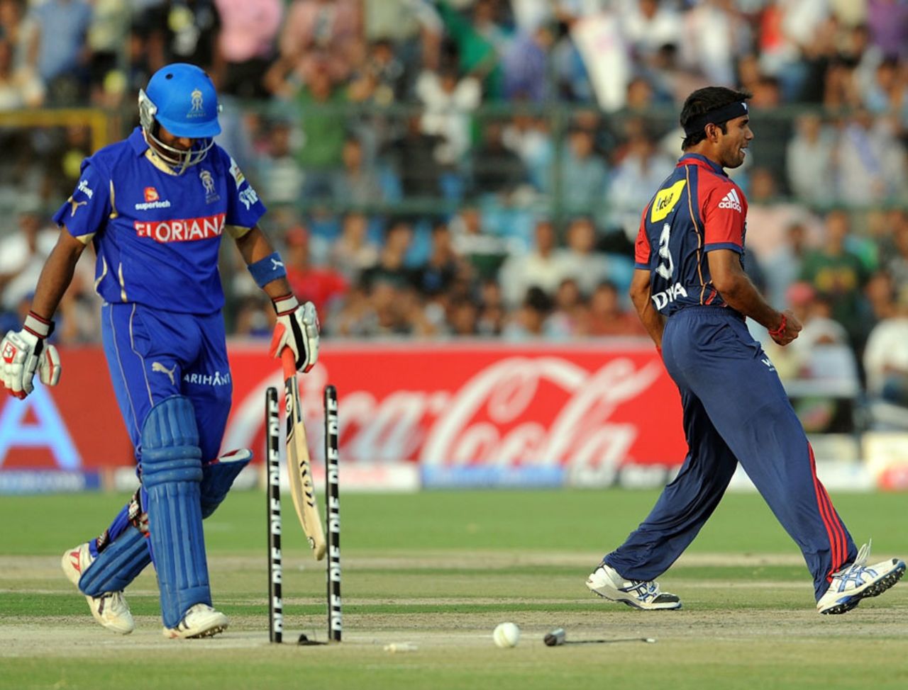 Ashok Dinda removes Amit Paunikar's middle stump, Rajasthan Royals v Delhi Daredevils, IPL 2011, Jaipur, April 12, 2011