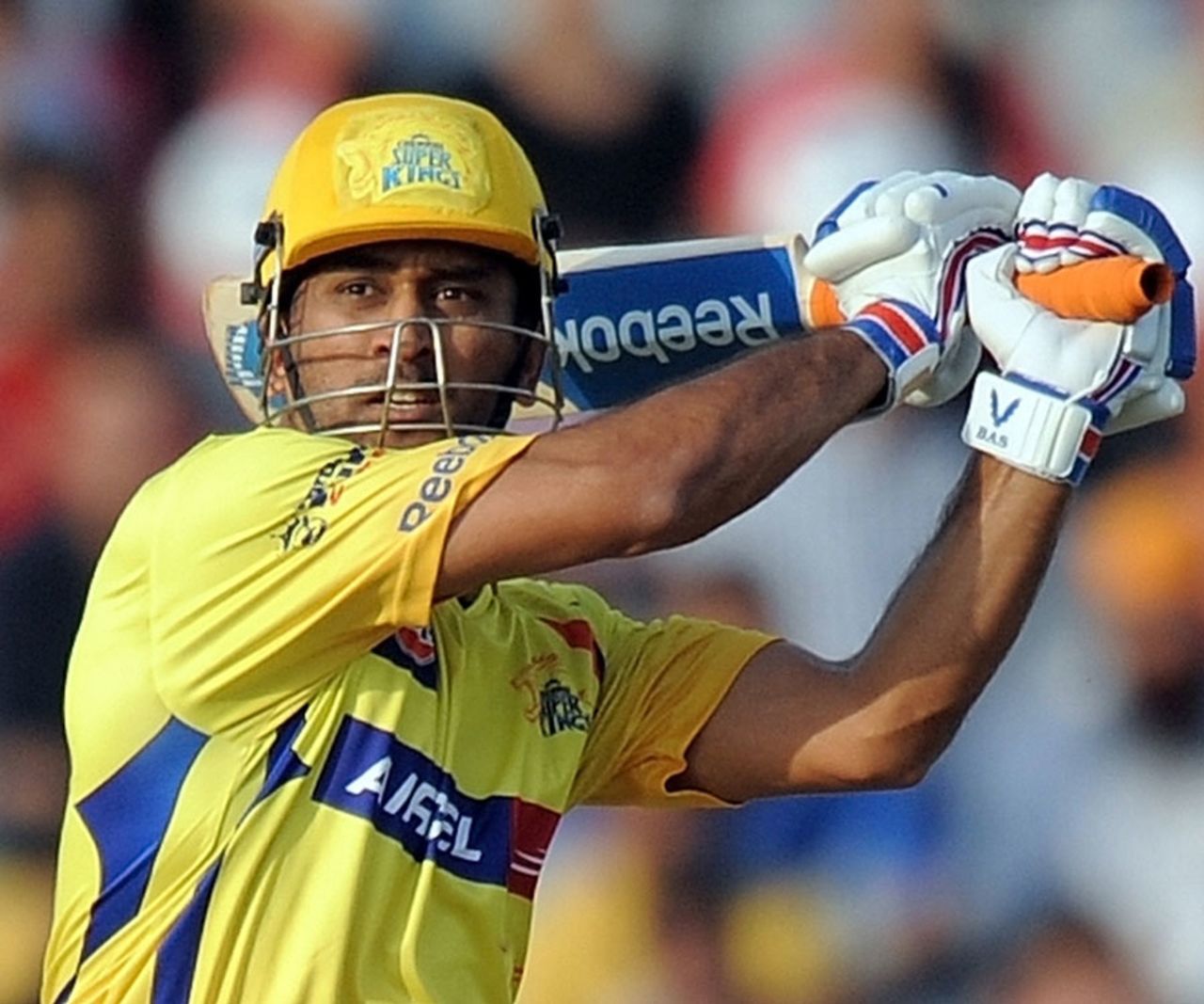 MS Dhoni clobbered the ball around as Chennai plundered 75 in six overs, Kings XI Punjab v Chennai Super Kings, IPL 2011, Mohali, April 13, 2011