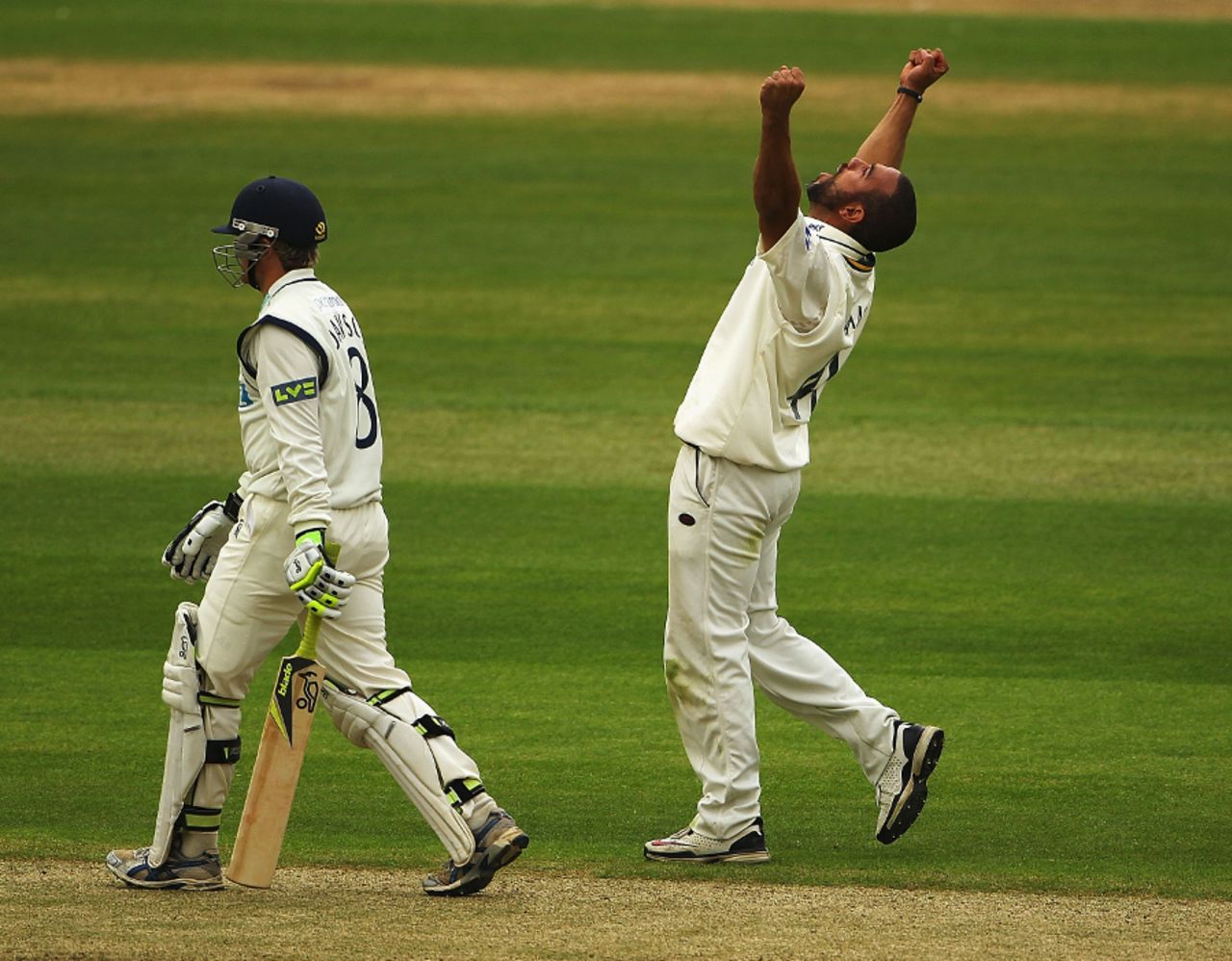 Andre Adams picked up 5 for 54 as Hampshire were kept to 218, Nottinghamshire v Hampshire, County Championship, Nottingham, April 14, 2011