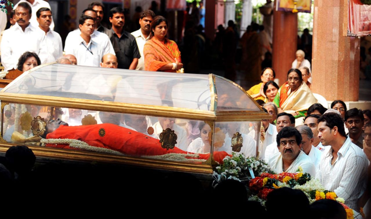 Sachin Tendulkar and other devotees pay their last respects to spiritual guru Sri Satya Sai Baba, Puttaparthi, April 25, 2011