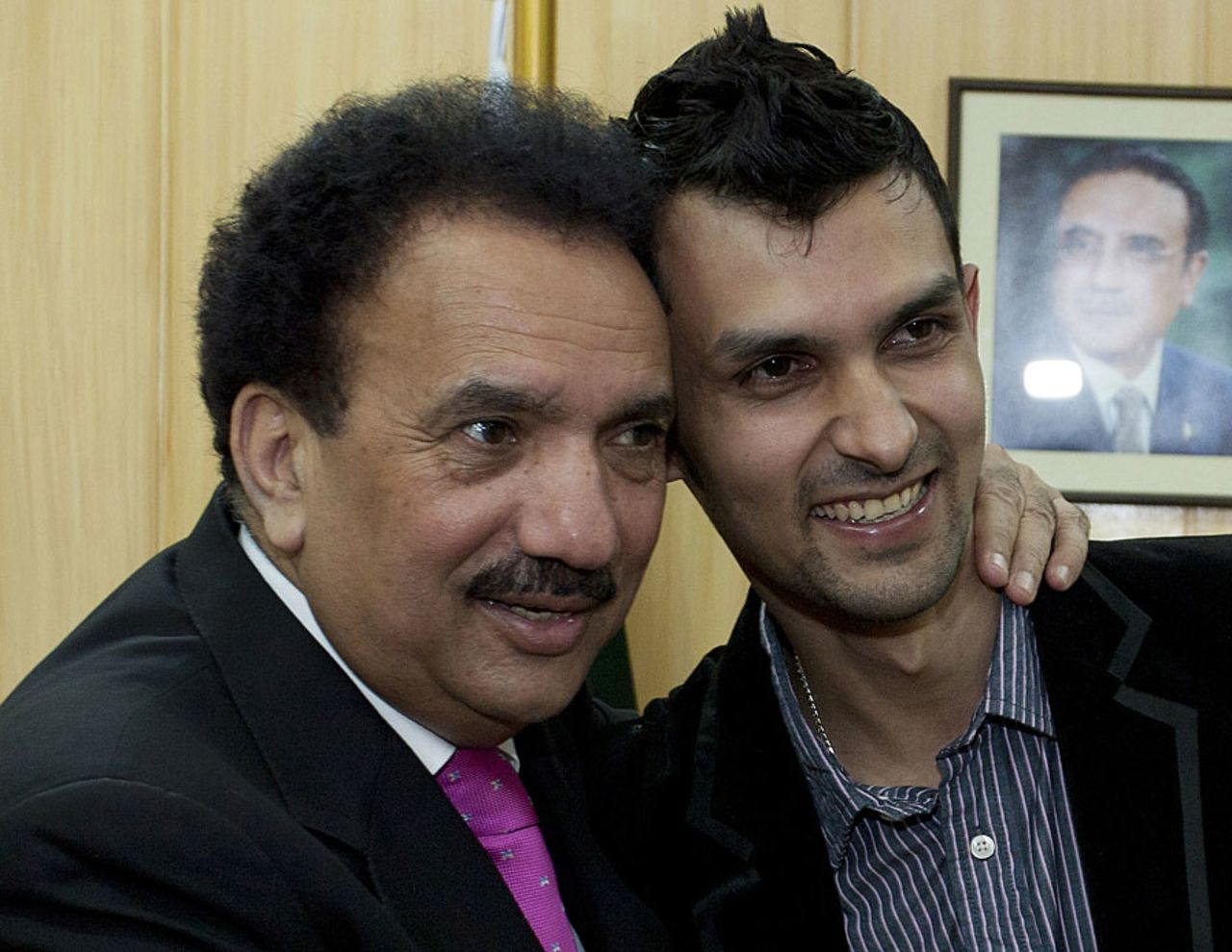 Zulqarnain Haider and Pakistani Interior Minister Rehman Malik are all smiles, Islamabad,  April 25, 2011