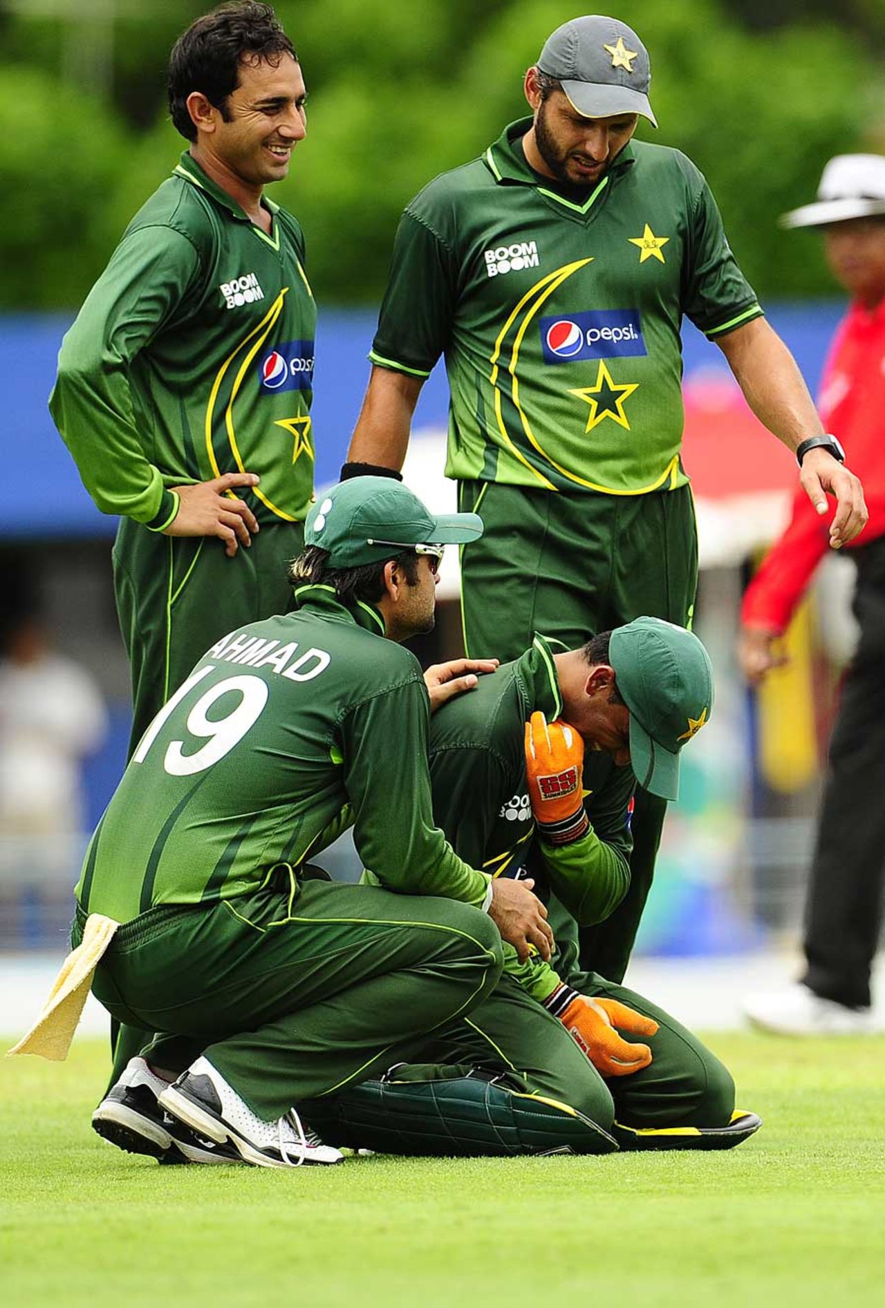 Wicketkeeper Mohammad Salman took a painful blow but was able to continue, West Indies v Pakistan, 3rd ODI, Barbados, April 28, 2011