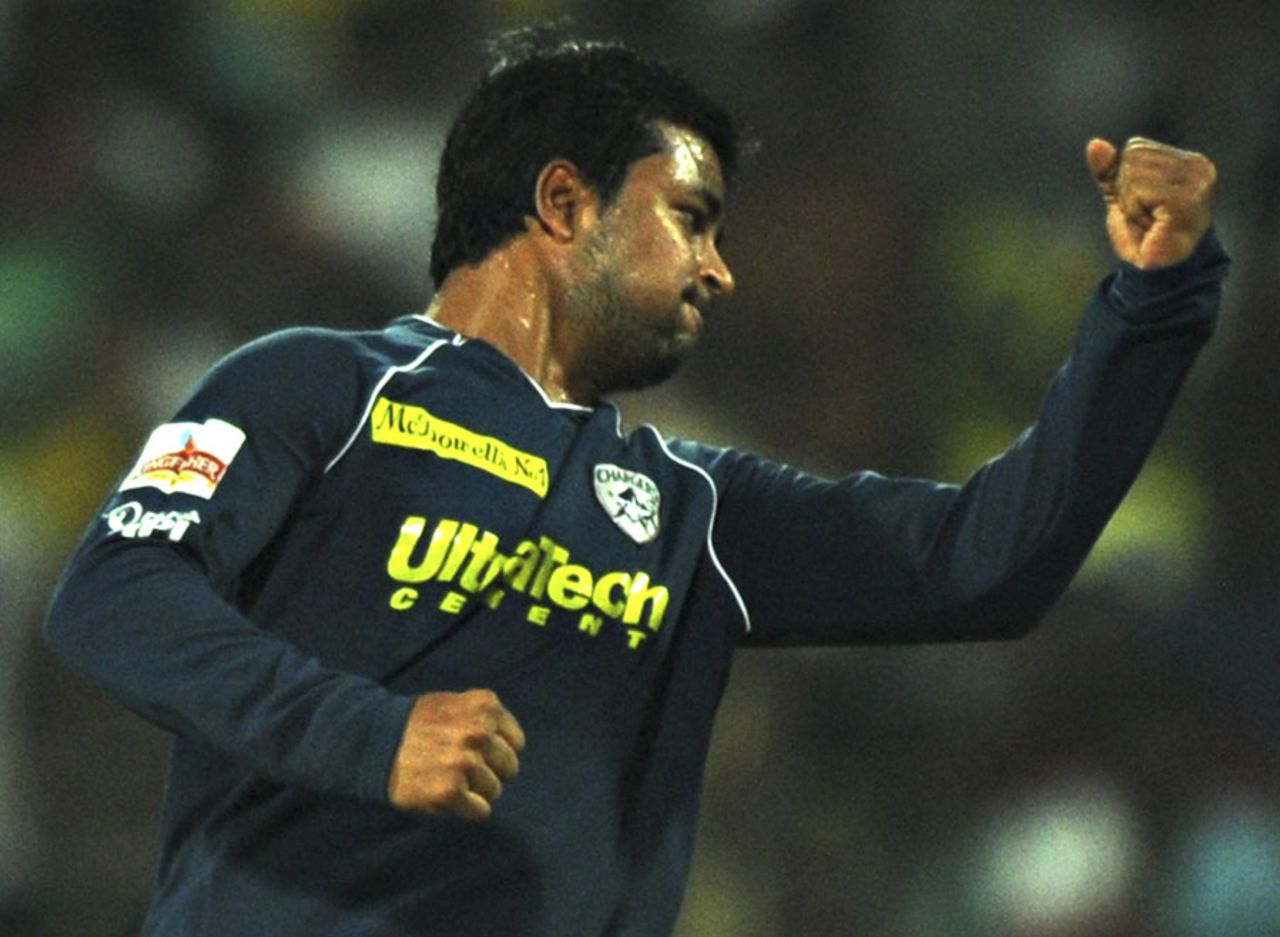 Pragyan Ojha celebrates dismissing M Vijay, Chennai Super Kings v Deccan Chargers, IPL 2011, Chennai, May 1, 2011 