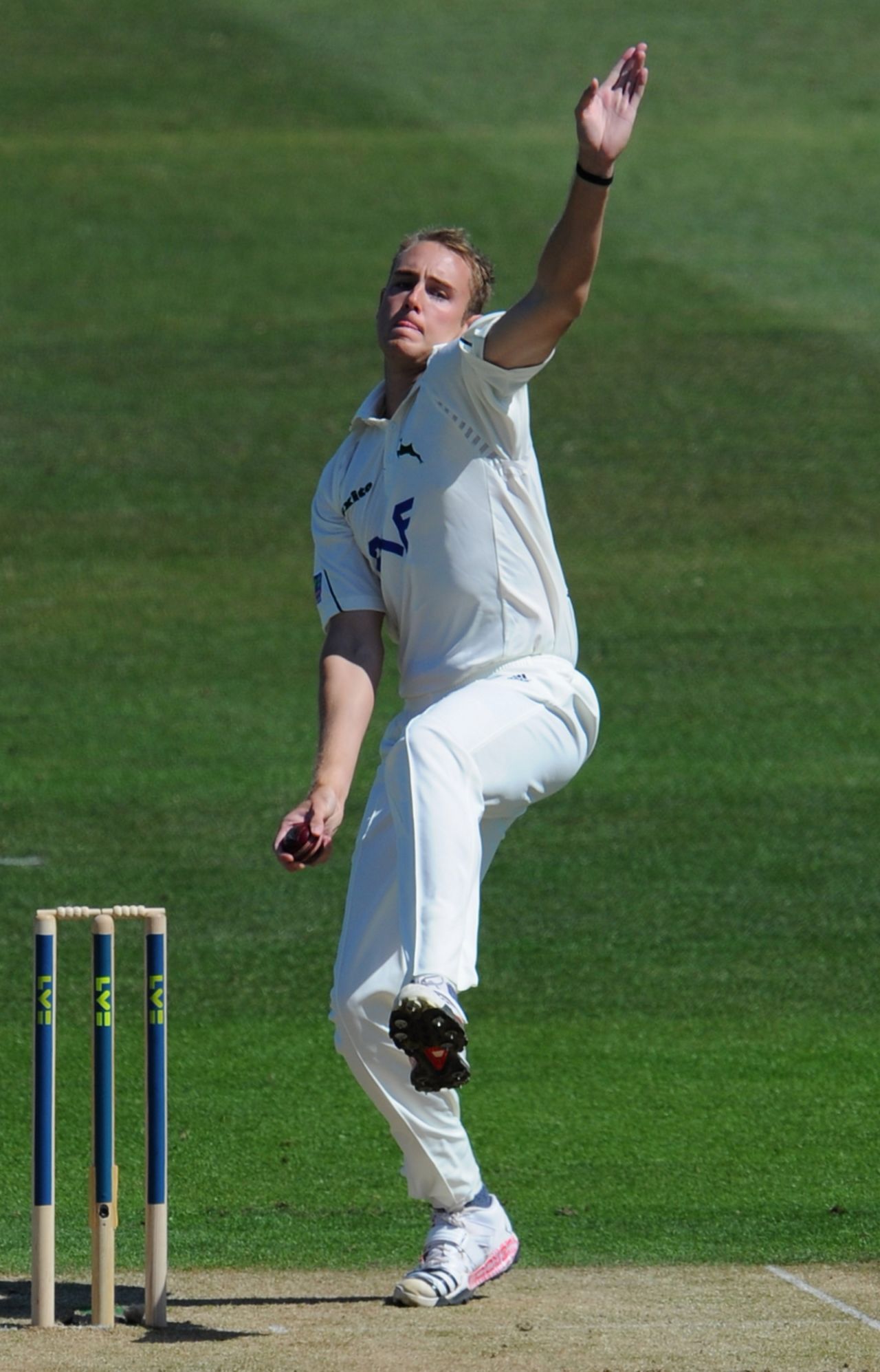 Stuart Broad picked up two lower-order wickets against Sussex, Sussex v Nottinghamshire, County Championship Division One, Hove, 1st day, May 10 2011