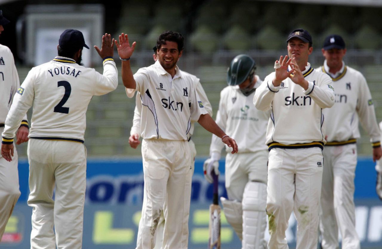 Warwickshire made swift work of Worcestershire with three batsmen unable to come out, Warwickshire v Worcestershire, County Championship, Division One, Edgbaston, May 14, 2011
