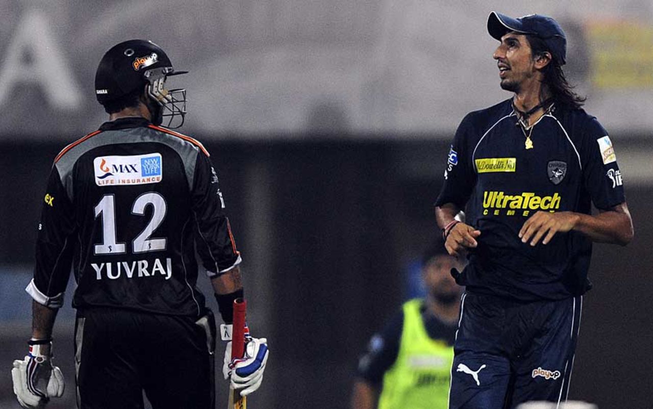 Yuvraj Singh and Ishant Sharma have a mid-pitch chat, Pune Warriors v Deccan Chargers, IPL 2011, Navi Mumbai, May 16 2011