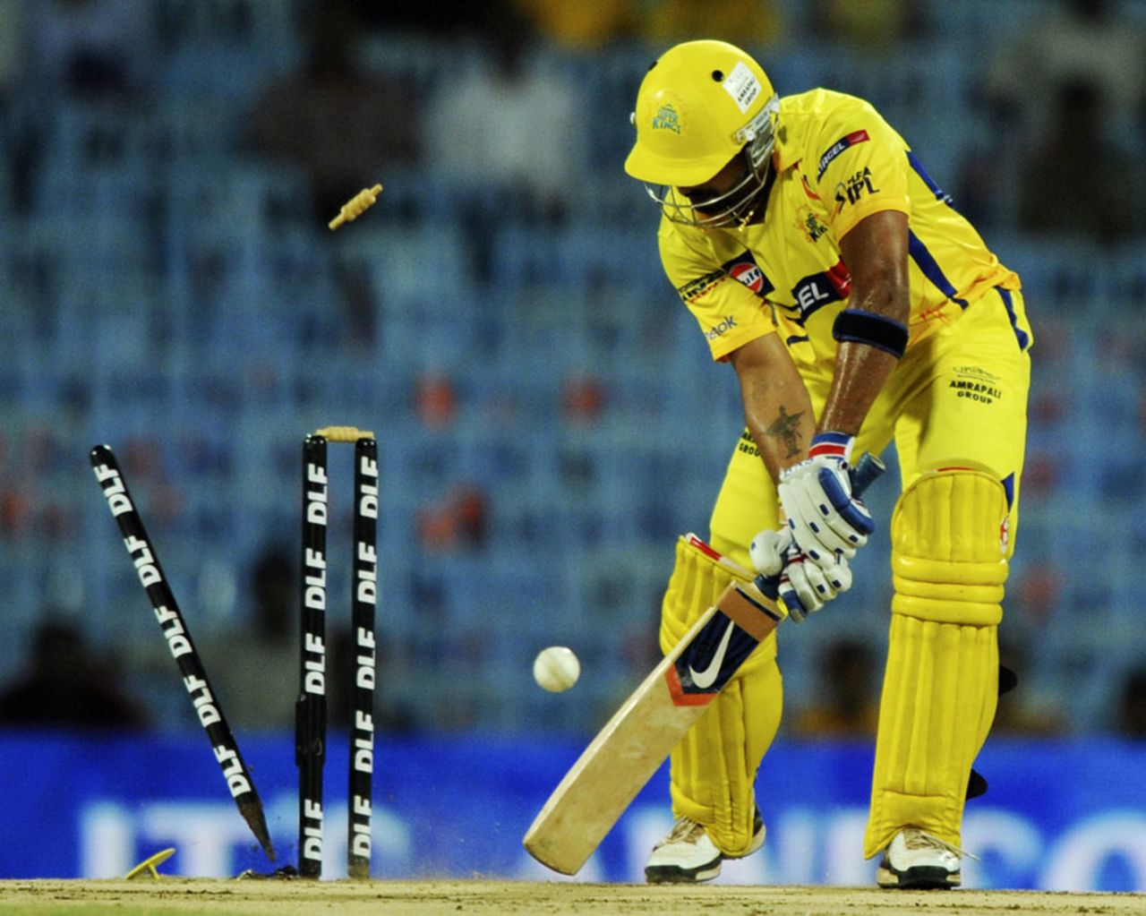 M Vijay loses his off stump to a RP Singh yorker, Chennai Super Kings v Kochi Tuskers Kerala, IPL 2011, Chennai, May 18, 2011