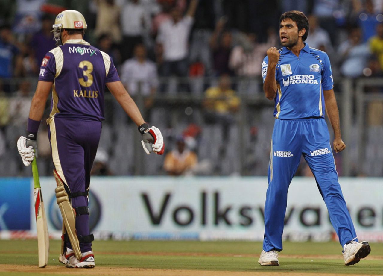 Munaf Patel got Jacques Kallis cheaply, Mumbai v Kolkata, Eliminator, IPL 2011, Mumbai, May 25, 2011