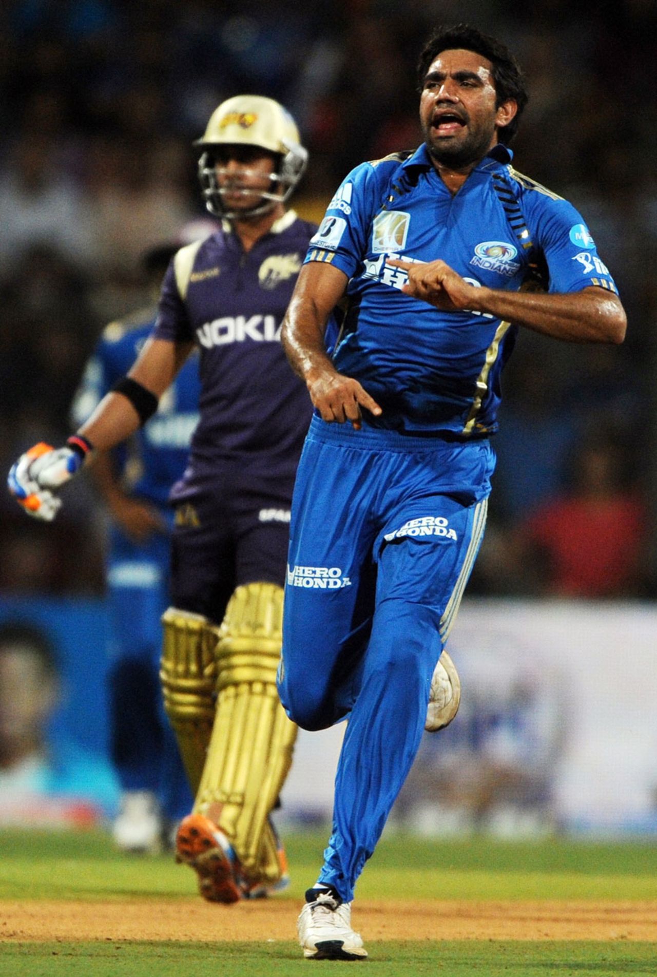 Munaf Patel exults after sending back Shreevats Goswami, Mumbai v Kolkata, Eliminator, IPL 2011, Mumbai, May 25, 2011