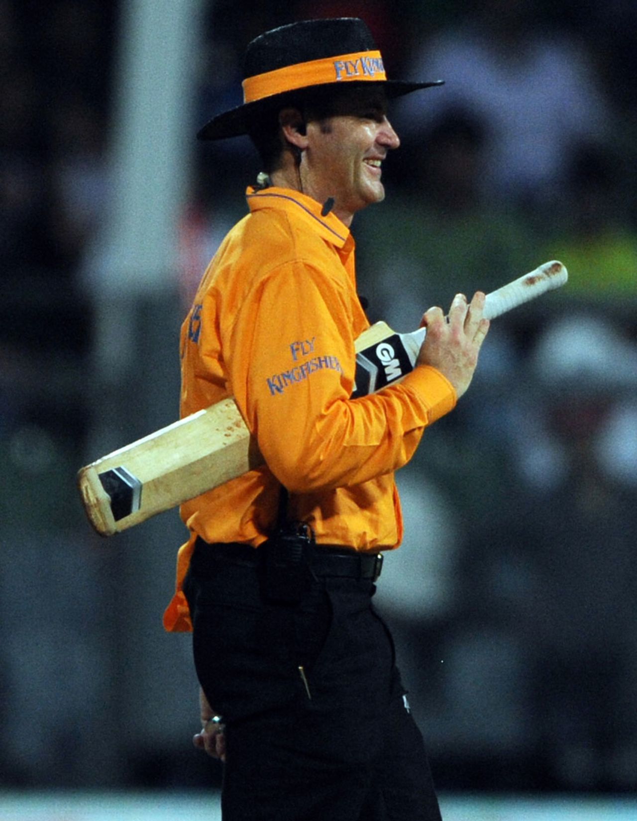 Simon Taufel smiles as he returns Ryan ten Doeschate's bat, Mumbai v Kolkata, Eliminator, IPL 2011, Mumbai, May 25, 2011
