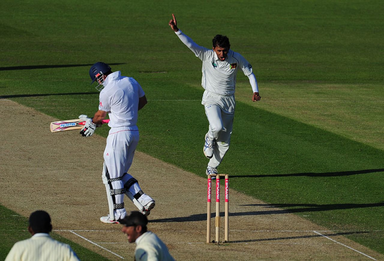 Suranga Lakmal removed Andrew Strauss in the last over of the day, England v Sri Lanka, 1st Test, Cardiff, 2nd day, May 27 2011