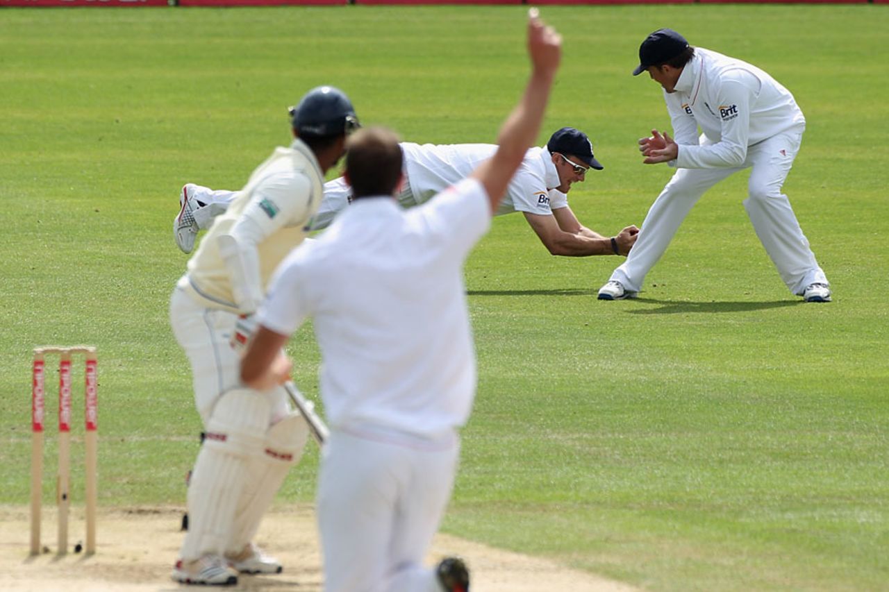Andrew Strauss takes a sharp catch to remove Tharanga Paranavitana, England v Sri Lanka, 1st Test, Cardiff, 5th day, May 30, 2011