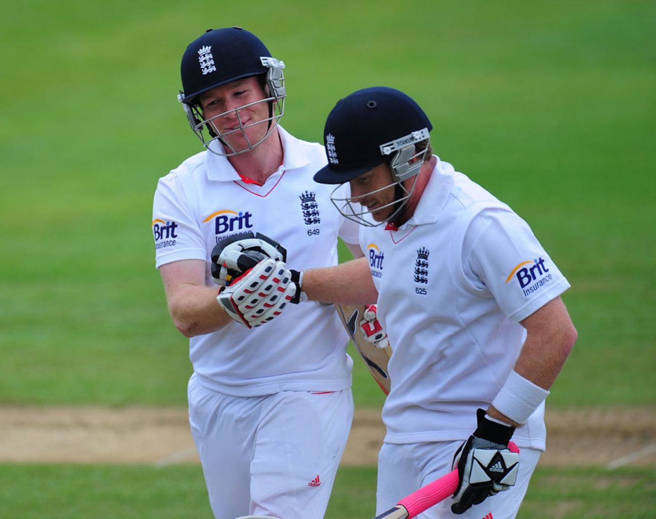 Eoin Morgan congratulates Ian Bell on his century, England v Sri Lanka, 1st Test, Cardiff, 5th day, May 30, 2011