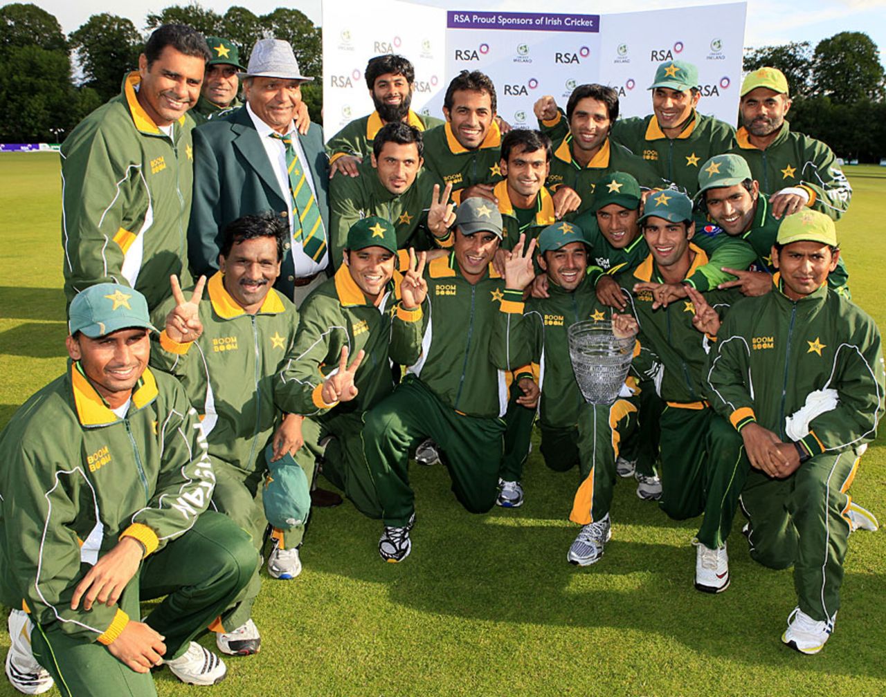 Pakistan celebrate after winning the series 2-0, Ireland v Pakistan, 2nd ODI, Belfast, May 30, 2011