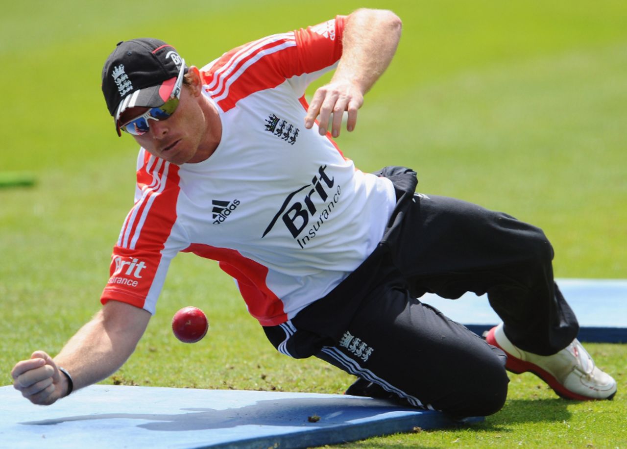 Ian Bell dives during England's training session, Lord's, June 1 2011