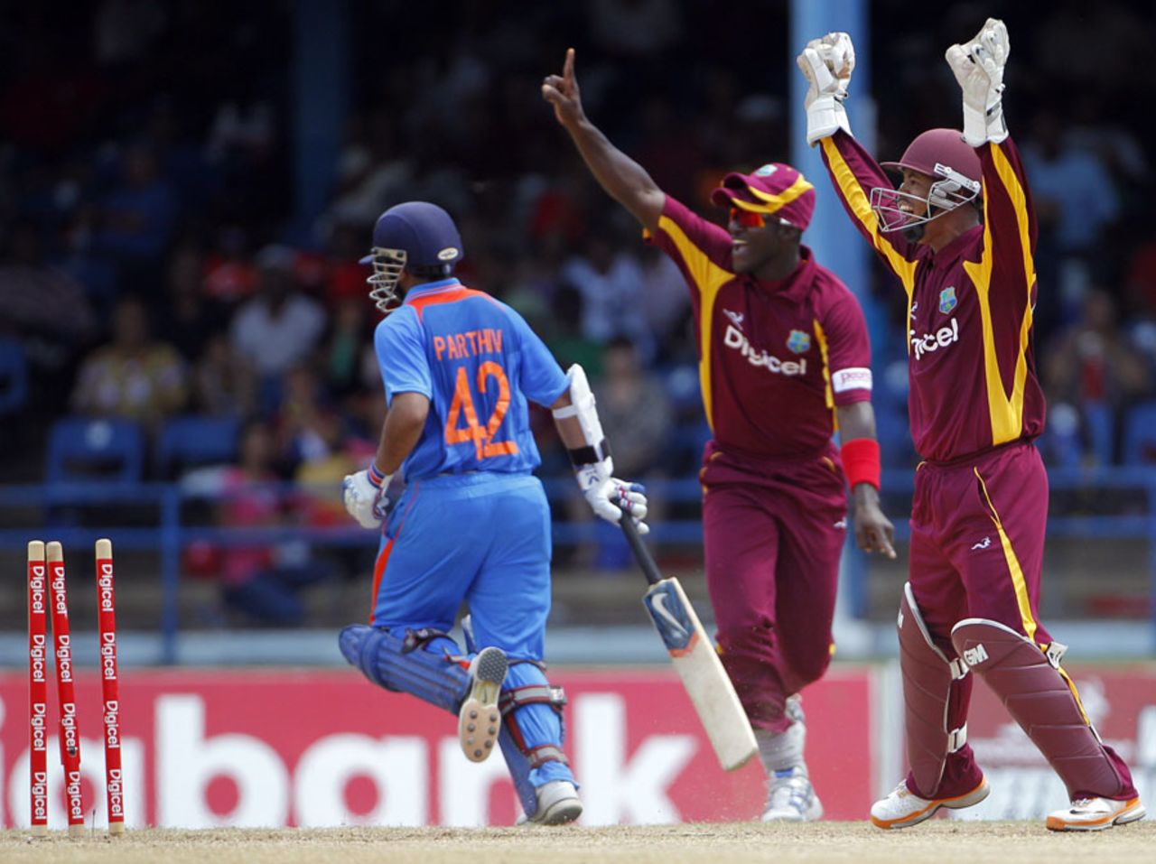 Darren Sammy and Carlton Baugh appeal successfully as Parthiv Patel is caught short, 1st ODI, Trinidad, June 6, 2011