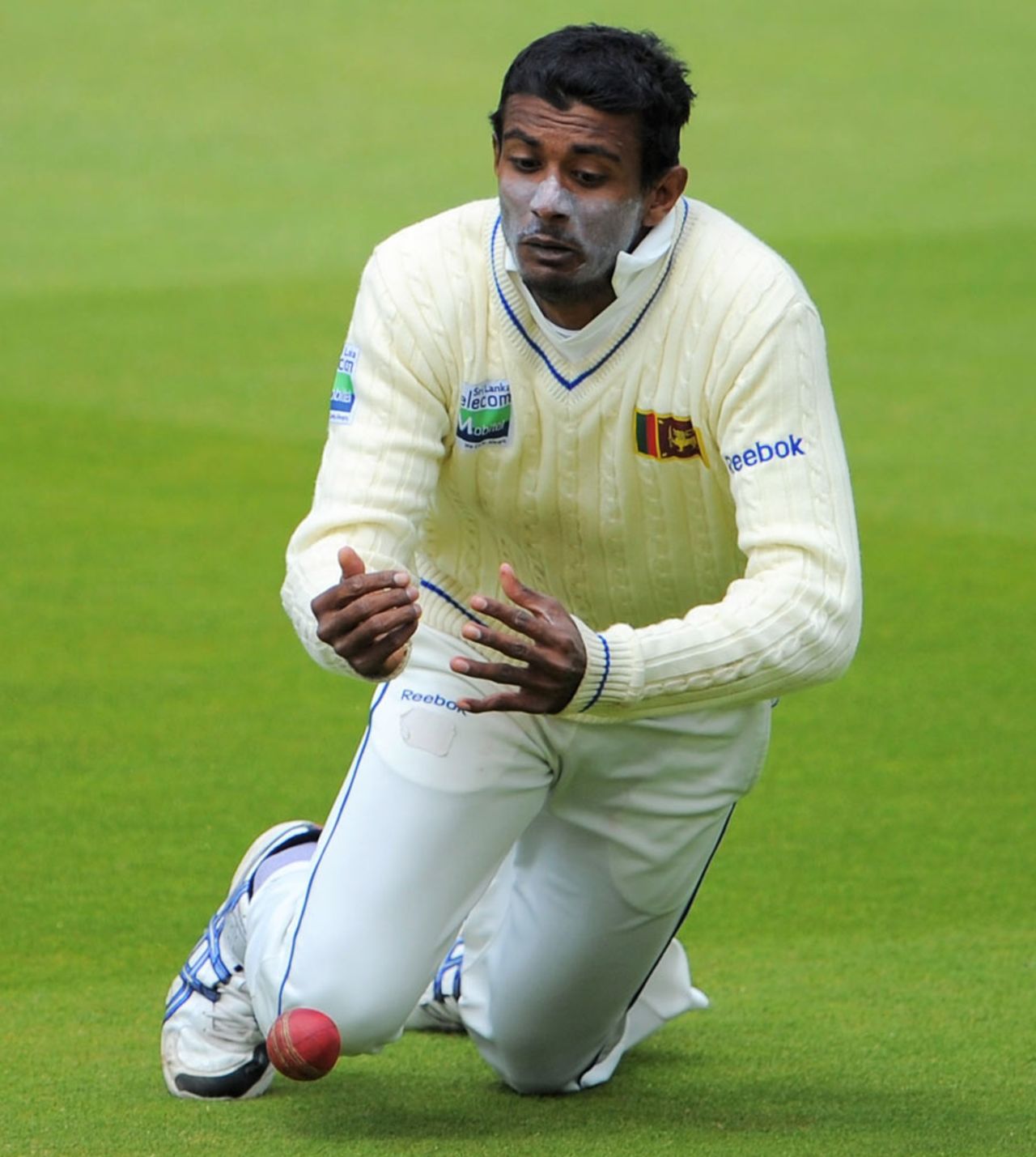 Farveez Maharoof spills a chance from Ian Bell, England v Sri Lanka, 2nd Test, Lord's, 5th day, June 7 2011