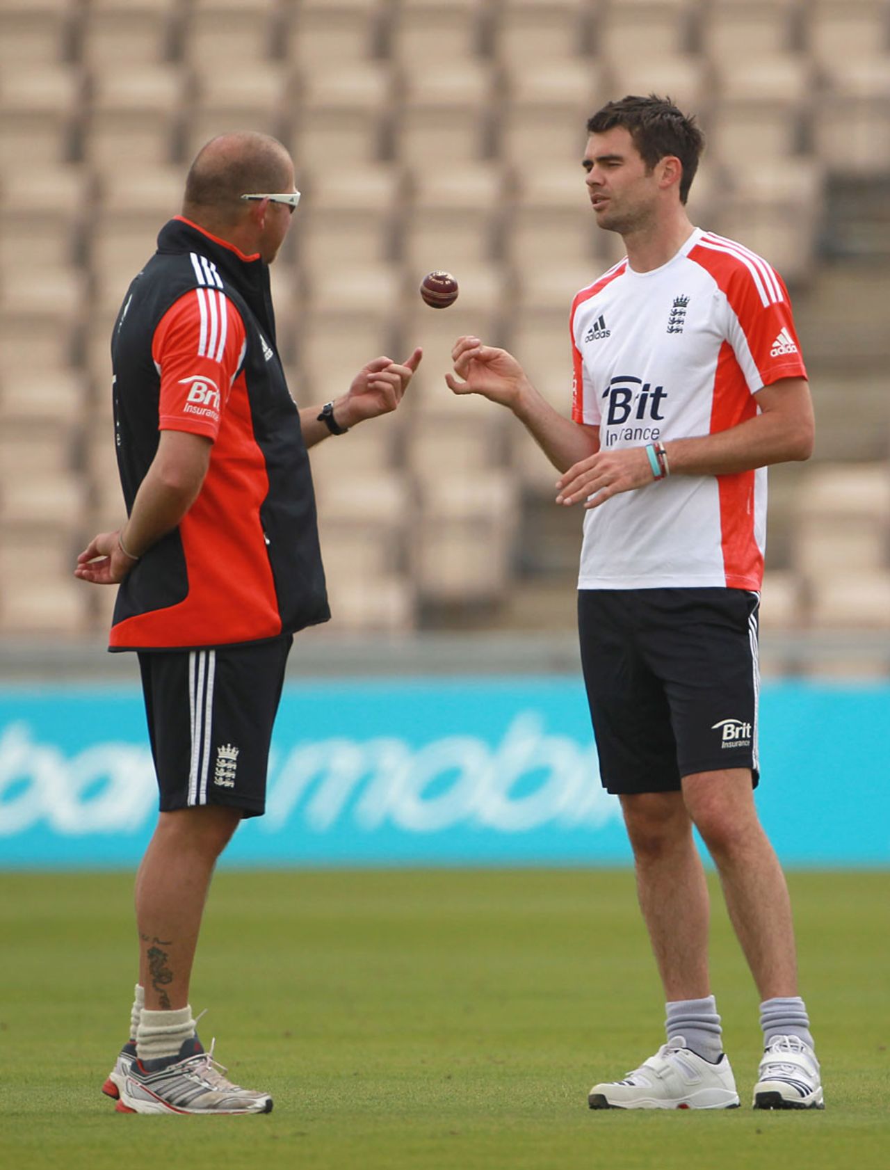James Anderson chats with England bowling coach David Saker, Rose Bowl, June 14 2011