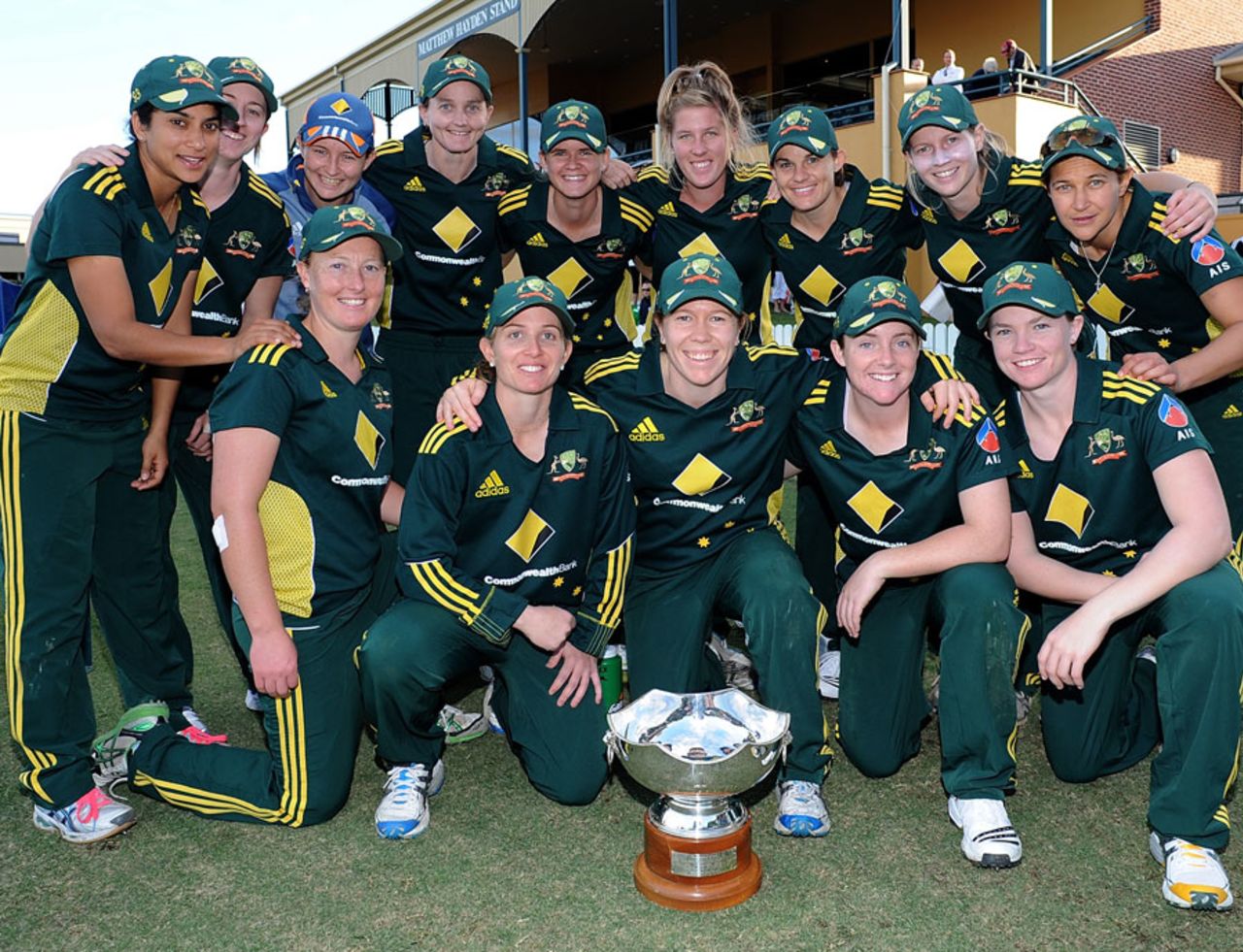 Australia sealed the Rose Bowl series 4-2, Australia Women v New Zealand Women, Rose Bowl, 3rd ODI, Brisbane, June 16, 2011
