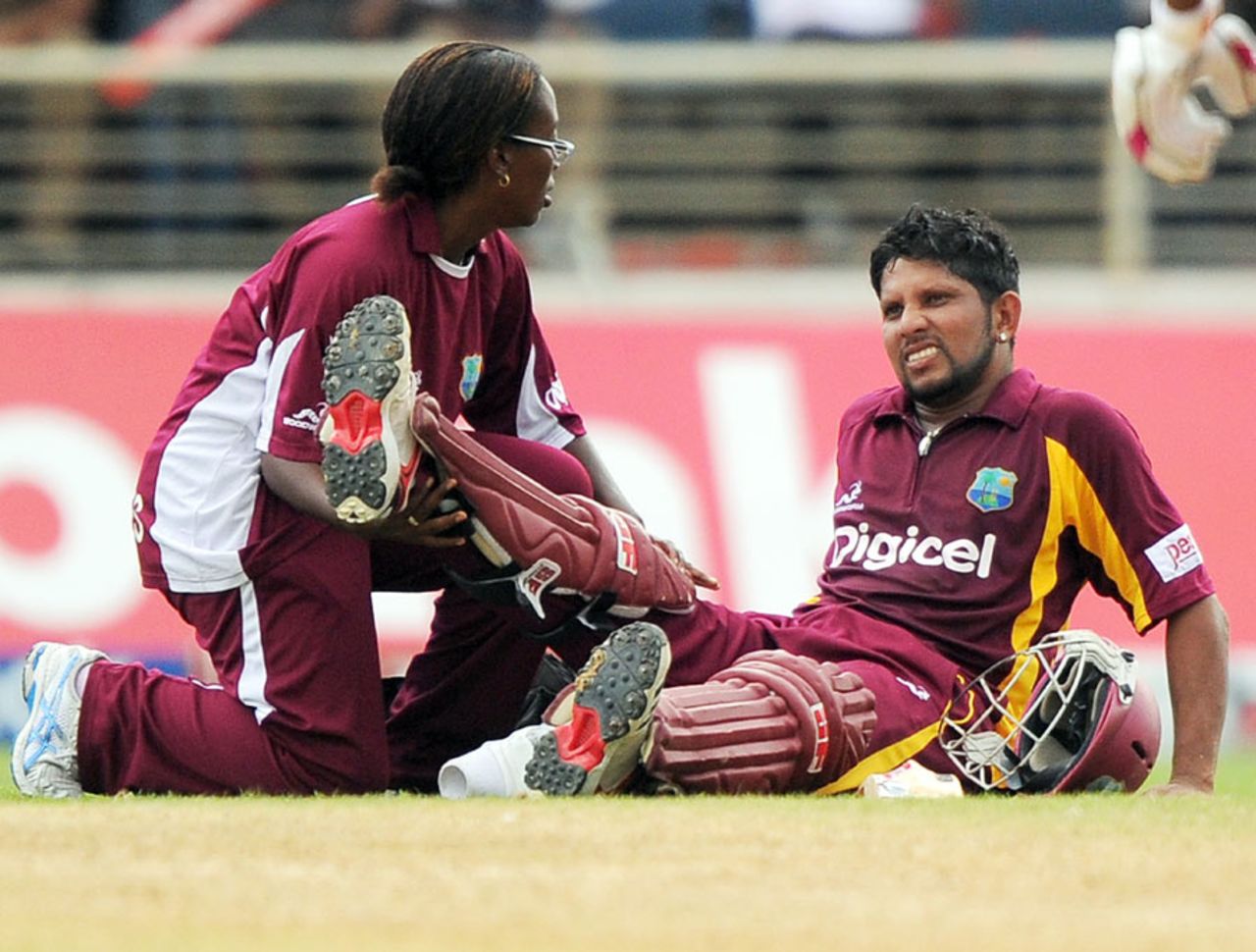 Ramnaresh Sarwan retired hurt on 75 due to severe cramps, West Indies v India, 5th ODI, Kingston, Jamaica, June 16, 2011