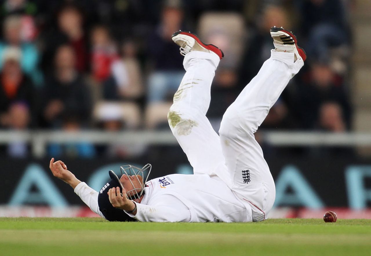 Ian Bell couldn't hold a sharp chance at short leg, England v Sri Lanka, 3rd Test, Rose Bowl, June 19, 2011