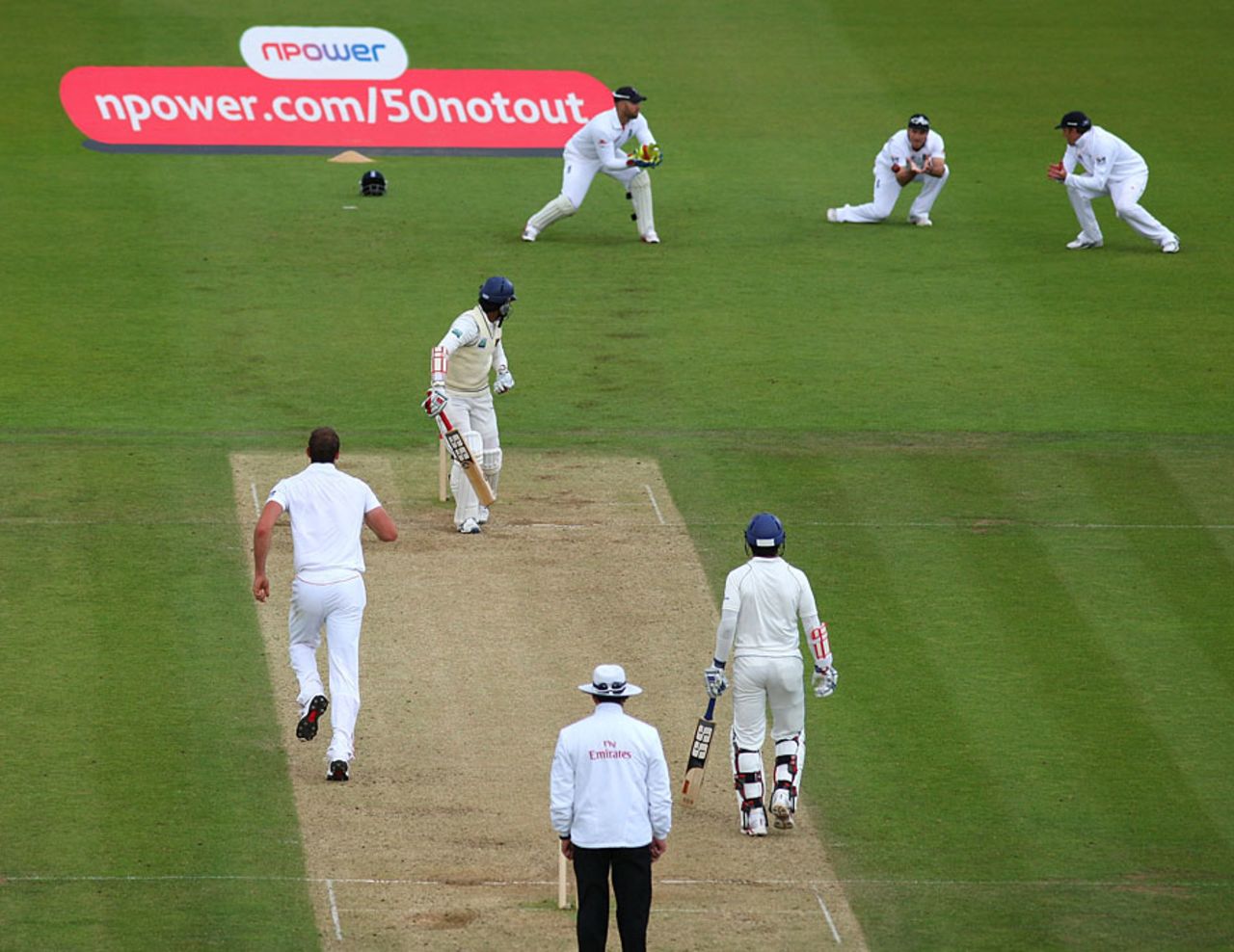 Andrew Strauss prepares to take the edge from Lahiru Thirimanne, England v Sri Lanka, 3rd Test, Rose Bowl, June 19, 2011
