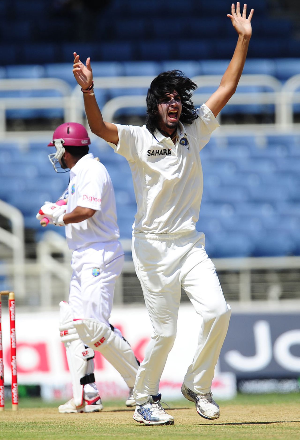 Ishant Sharma appeals successfully for Ramnaresh Sarwan's wicket, West Indies v India, 1st Test, Kingston, 2nd day, June 21, 2011
