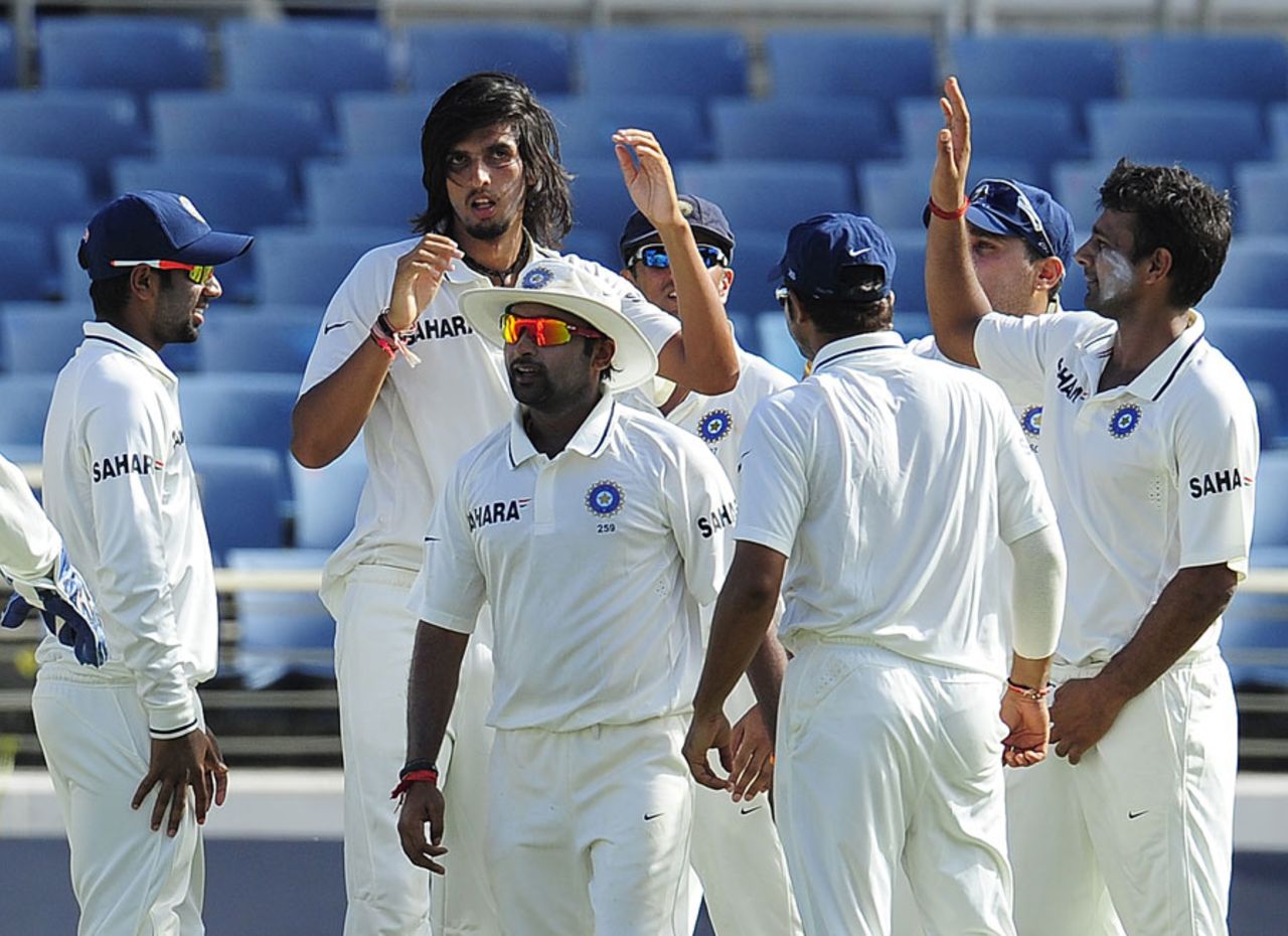 Ishant Sharma celebrates Ramnaresh Sarwan's wicket, West Indies v India, 1st Test, Kingston, 3rd day, June 22, 2011