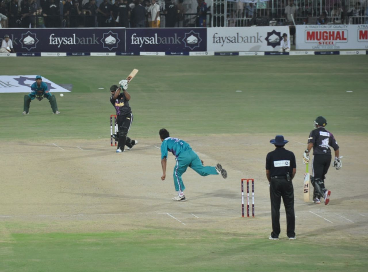 Asif ali edges one off Mohammad Rameezz, Faisalabad v Rawalpindi, Faysal Bank Super Eight T20 Cup, Faisalabad, June 26, 2011 