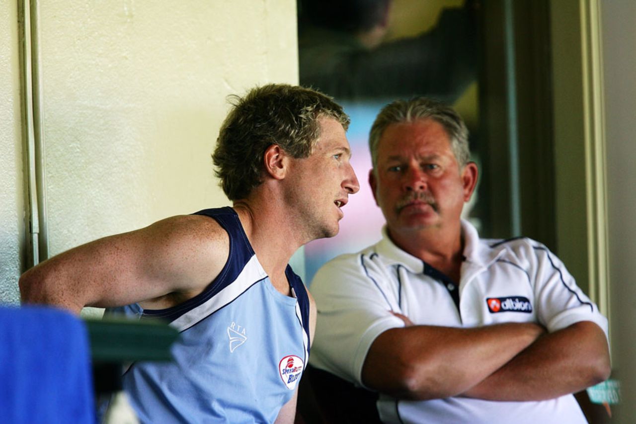 Brad Haddin talks to the former New South Wales coach Steve Rixon, New South Wales v Western Australia, Sheffield Shield, January 27, 2008