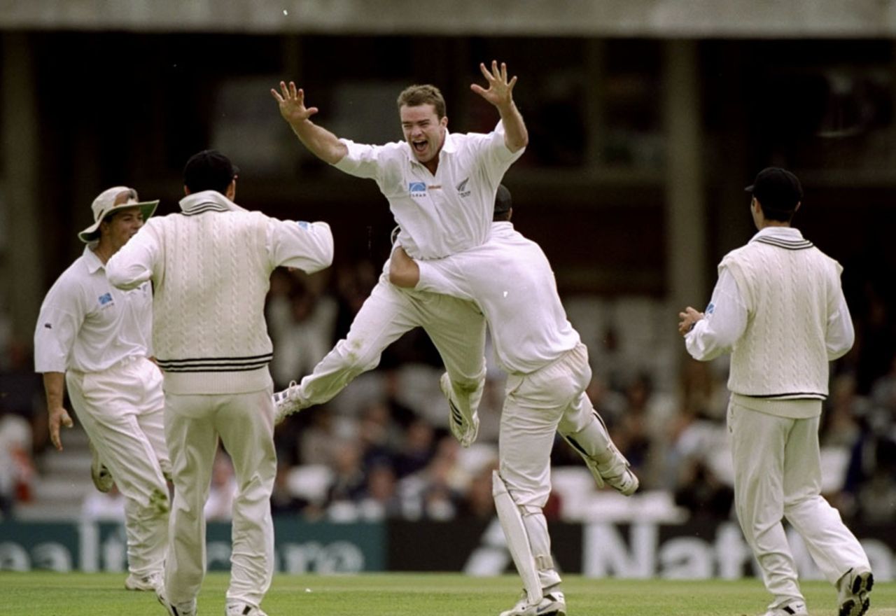 Dion Nash celebrates Alec Stewart's wicket, England v New Zealand, 4th Test, The Oval, 5th day, August 22, 1999
