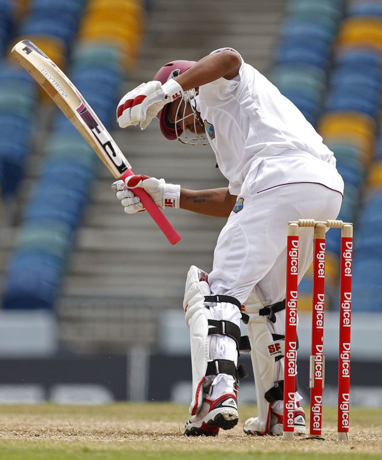 Ramnaresh Sarwan is trapped in front, West Indies v India, 2nd Test, Bridgetown, 2nd day, June 29, 2011 