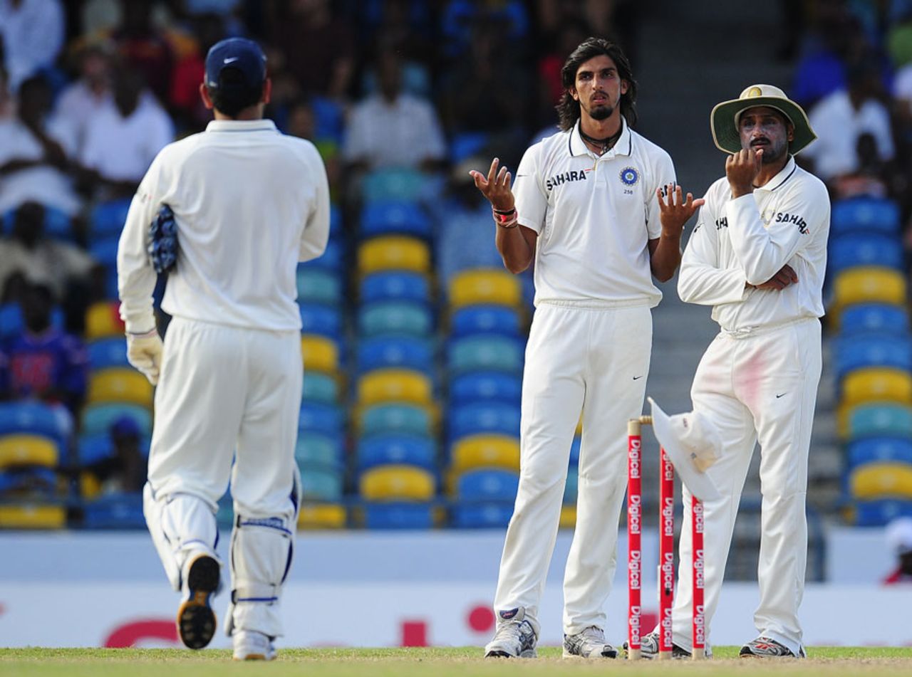 Ishant Sharma and Harbhajan Singh talk to MS Dhoni, West Indies v India, 2nd Test, Bridgetown, 5th day, July 2, 2011