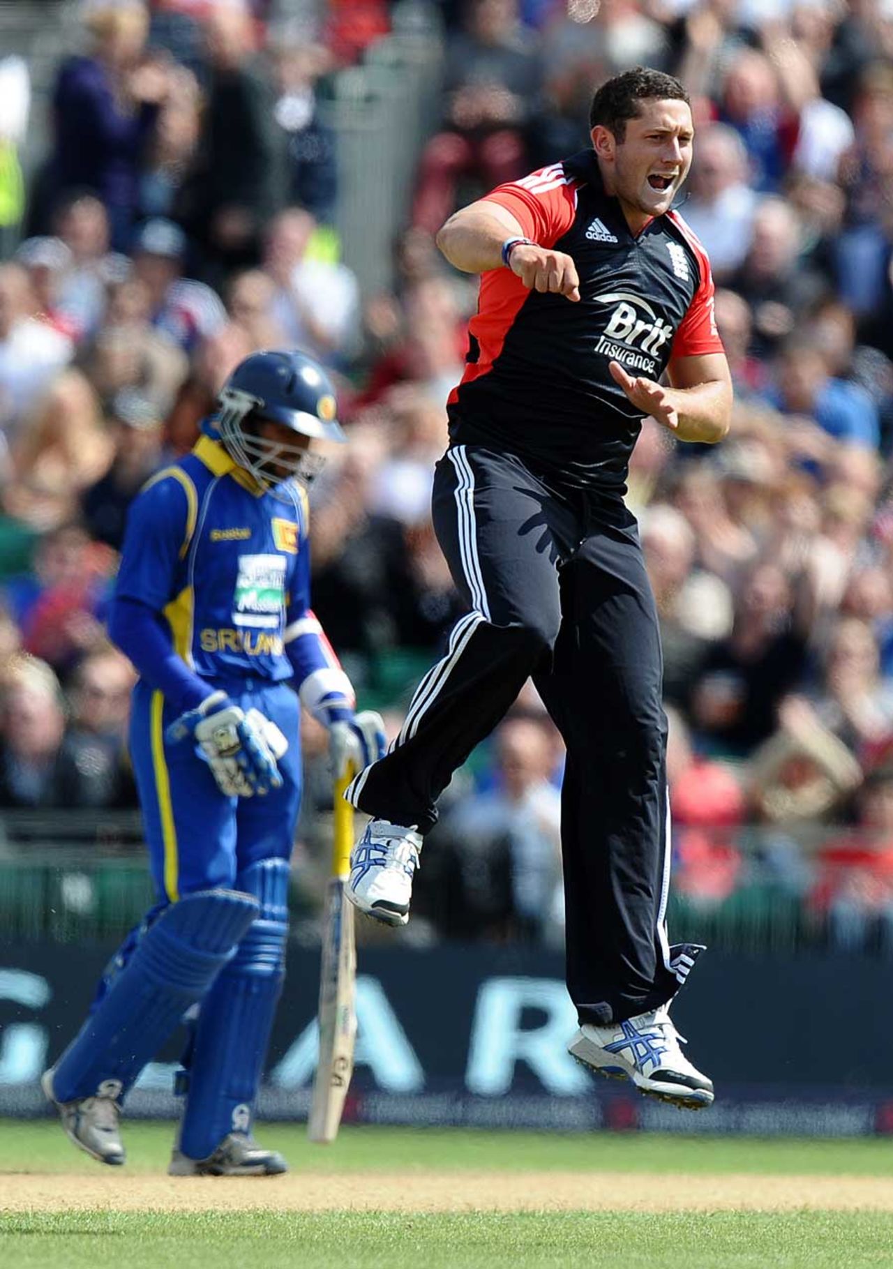 Tim Bresnan made the early breakthroughs for England, England v Sri Lanka, 5th ODI, Old Trafford, July 9 2011