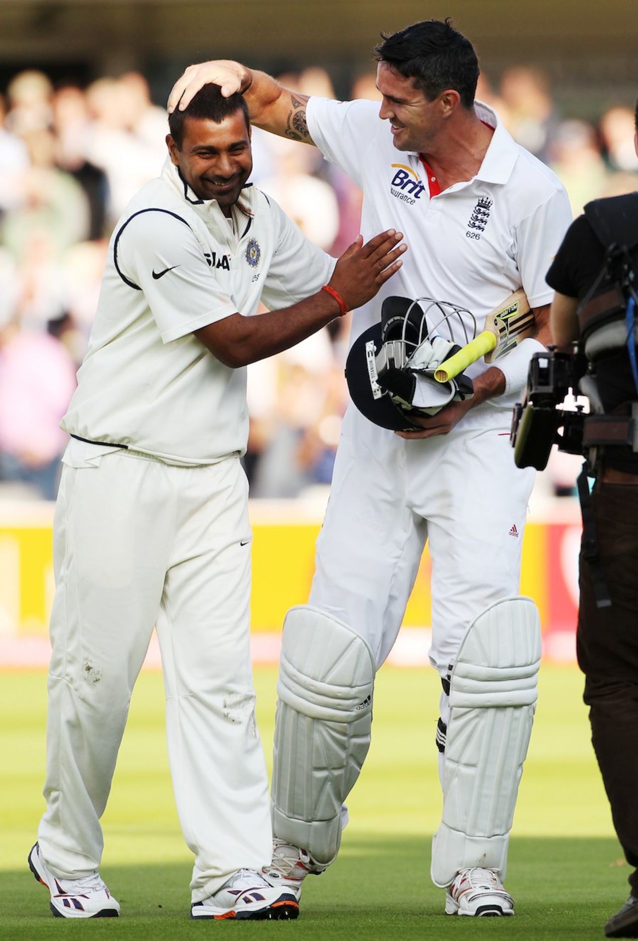 Kevin Pietersen and Praveen Kumar congratulate each other, England v India, 1st Test, Lord's, 2nd day, July 22, 2011