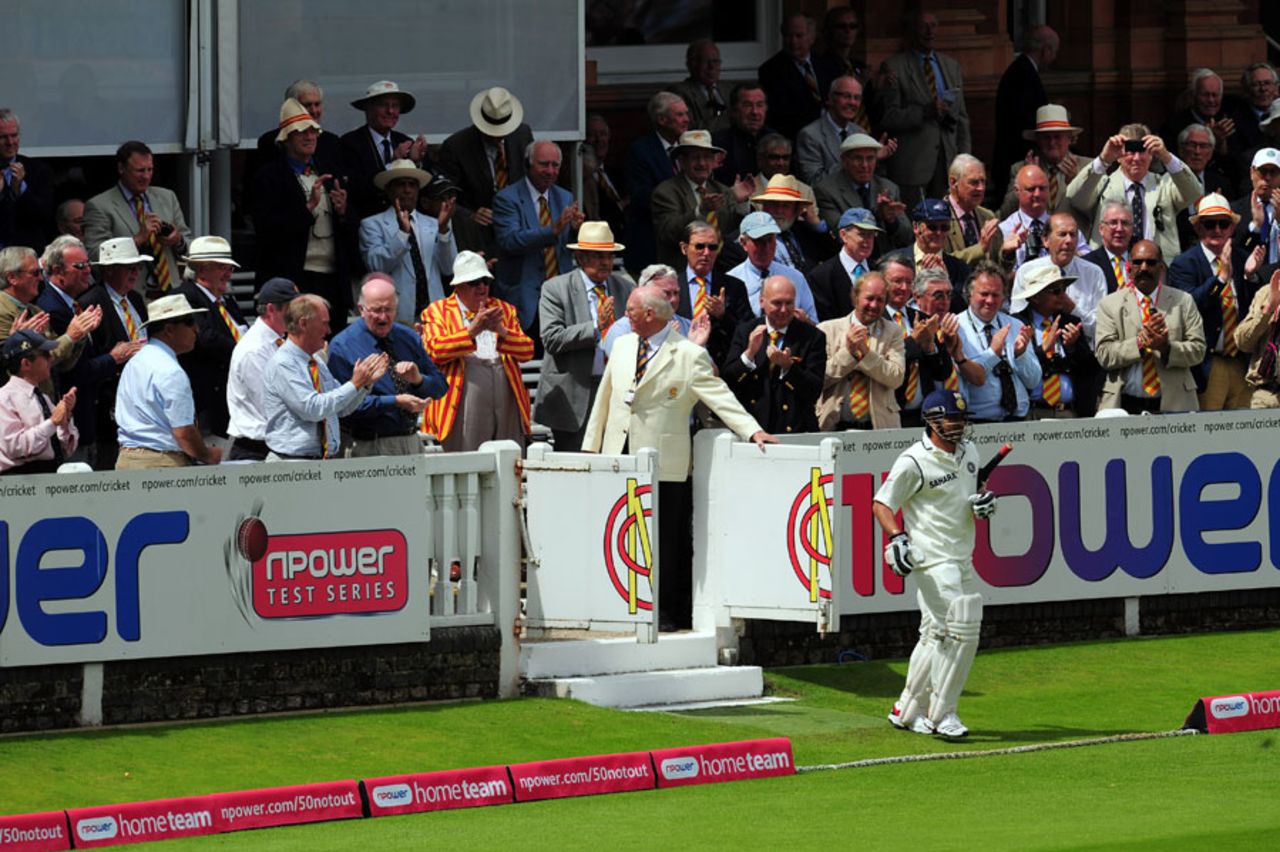 Sachin Tendulkar gets a standing ovation as he walks out to bat, England v India, 1st Test, Lord's, 3rd day, July 23, 2011