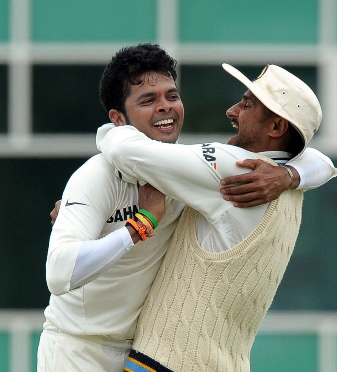 Harbhajan Singh is chuffed with Sreesanth's wicket-taking, England v India, 2nd Test, Trent Bridge, 1st day, July 29, 2011