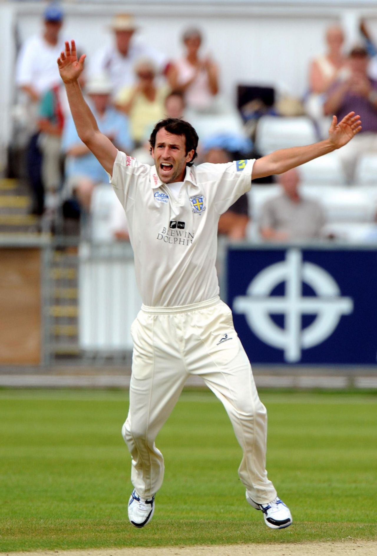 Graham Onions took six wickets to earn Durham a lead, Durham v Nottinghamshire, County Championship, Division One, Chester-le-Street, August 3, 2011